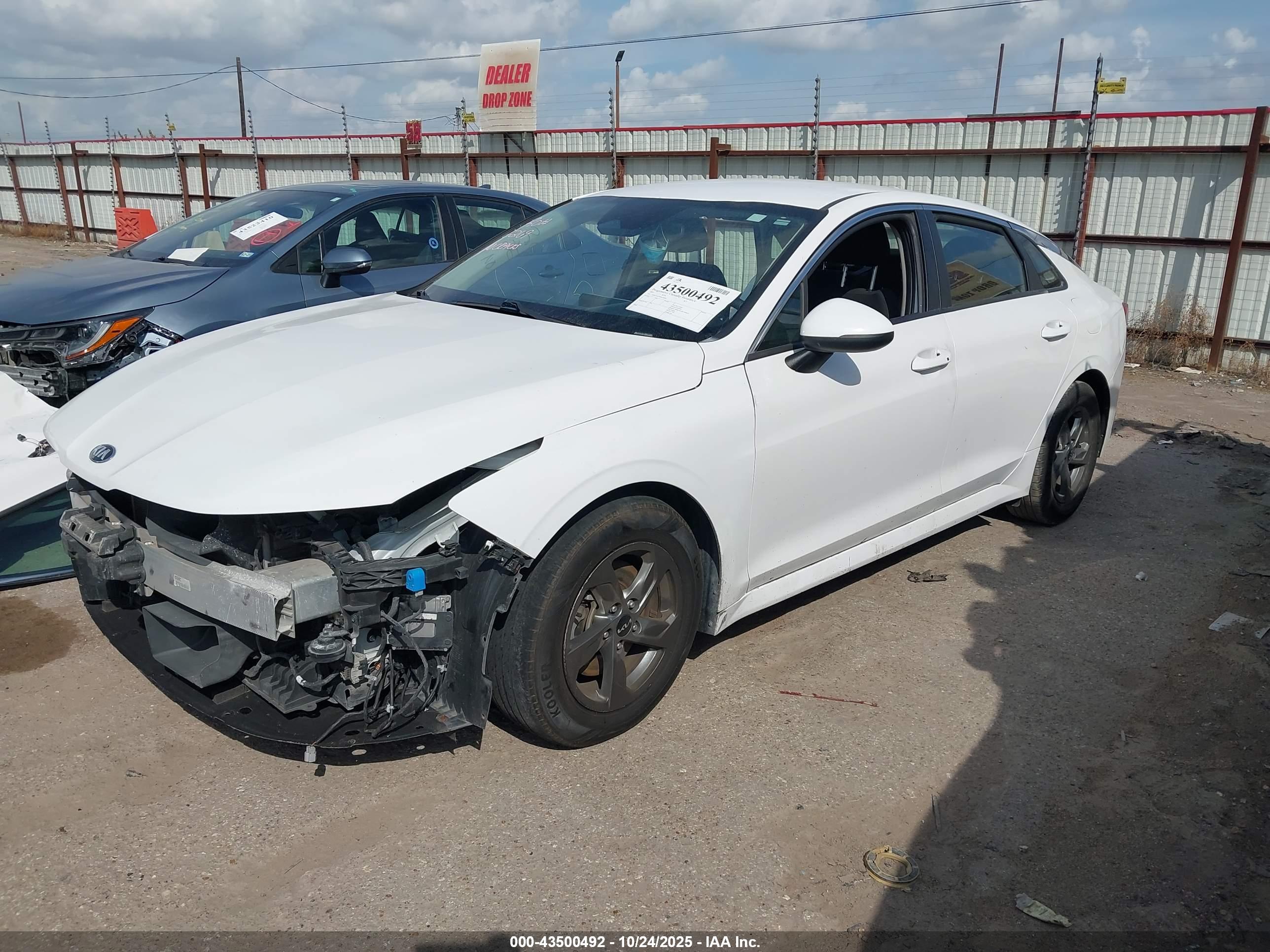 KIA K5 image 2
