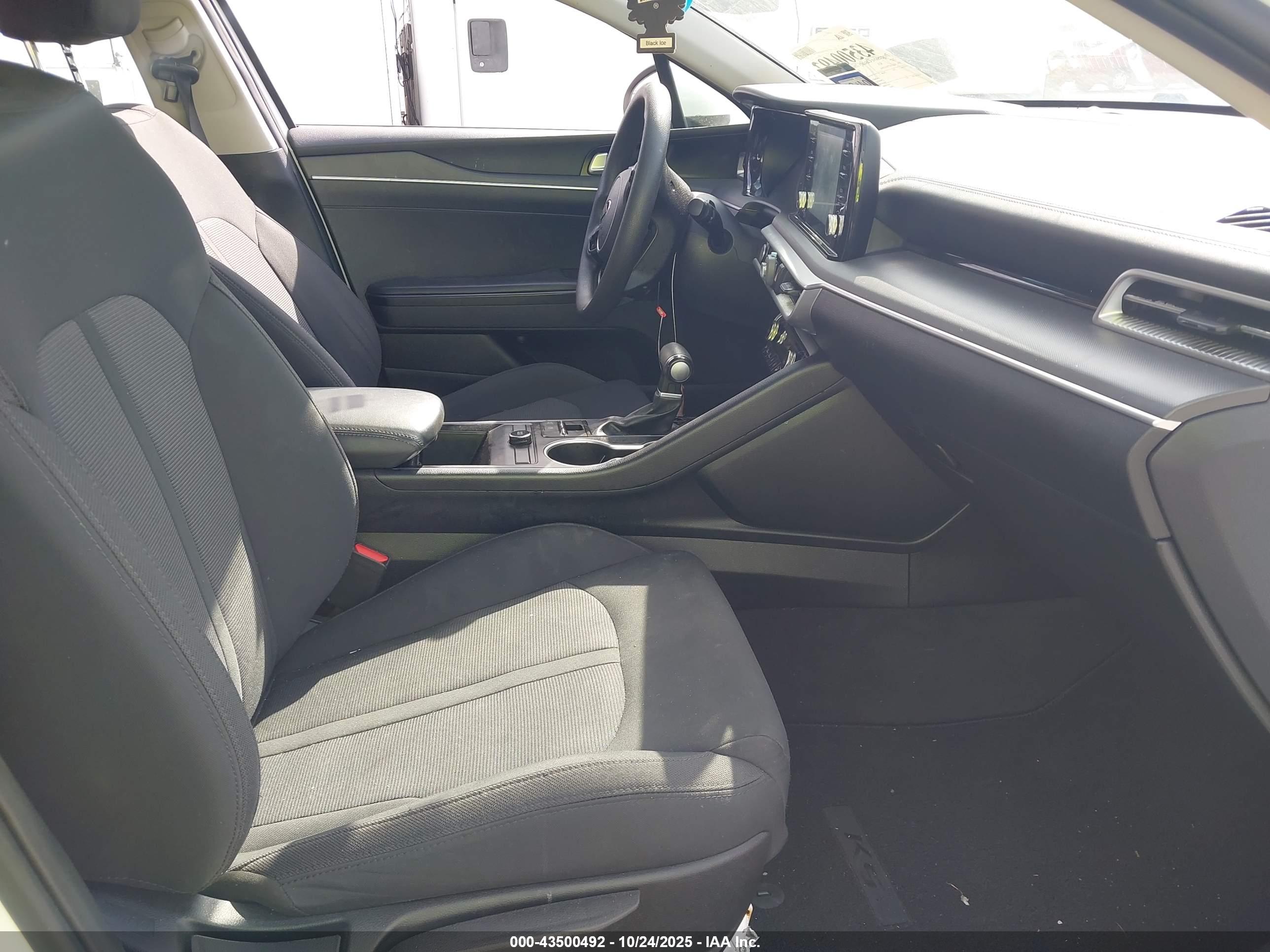 KIA K5 image 5