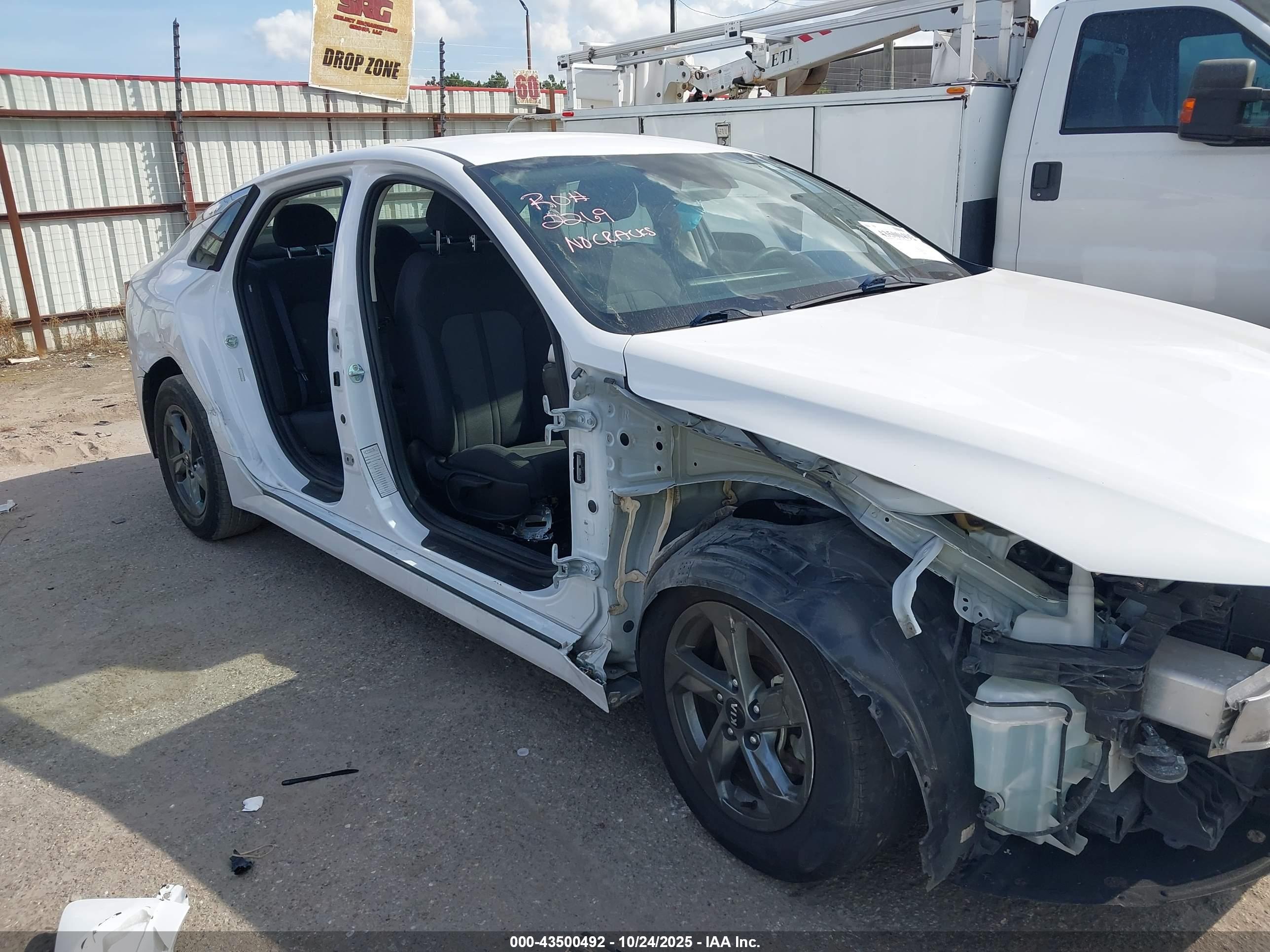 KIA K5 image 6