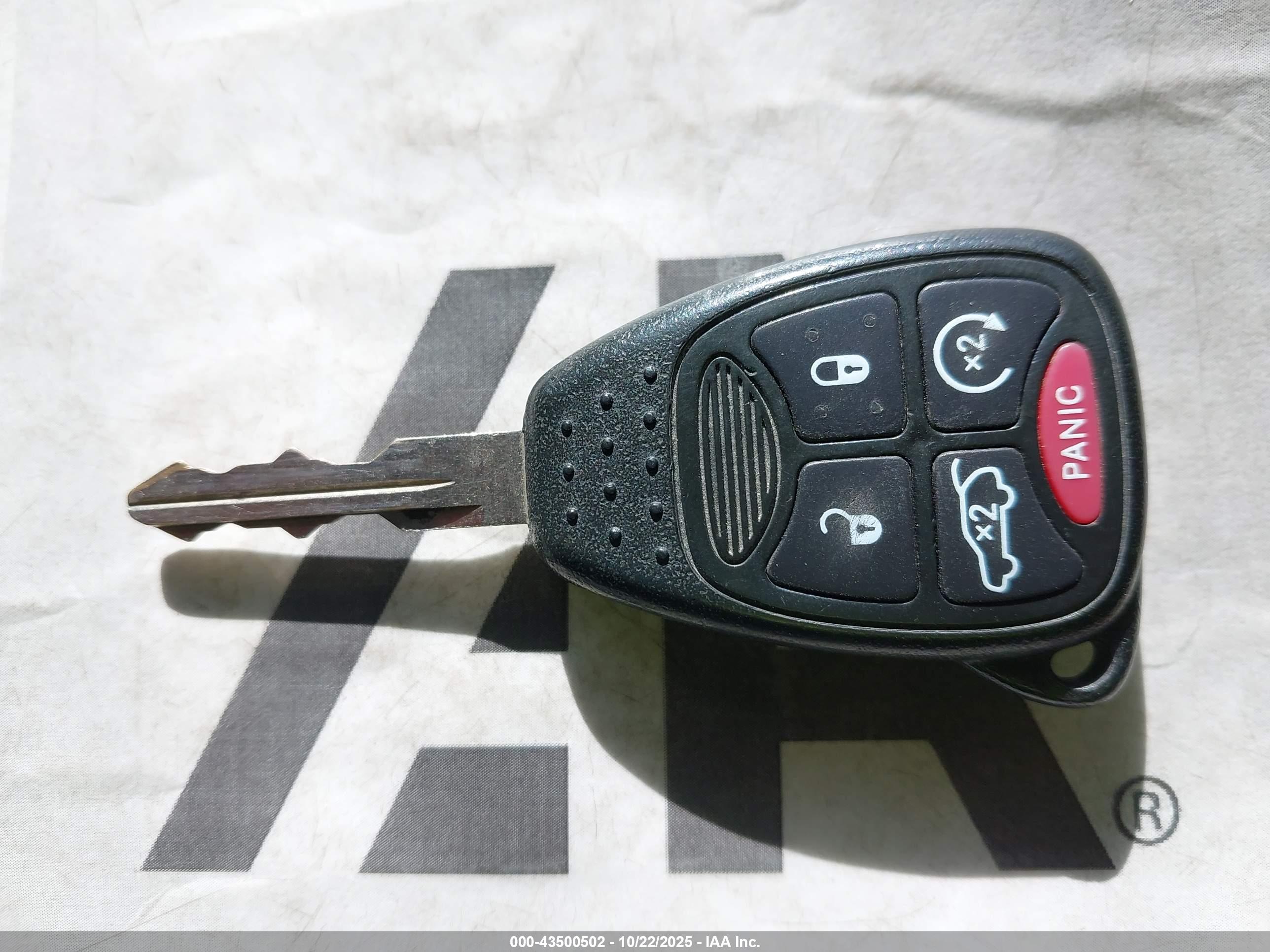 CHRYSLER 200 image 11