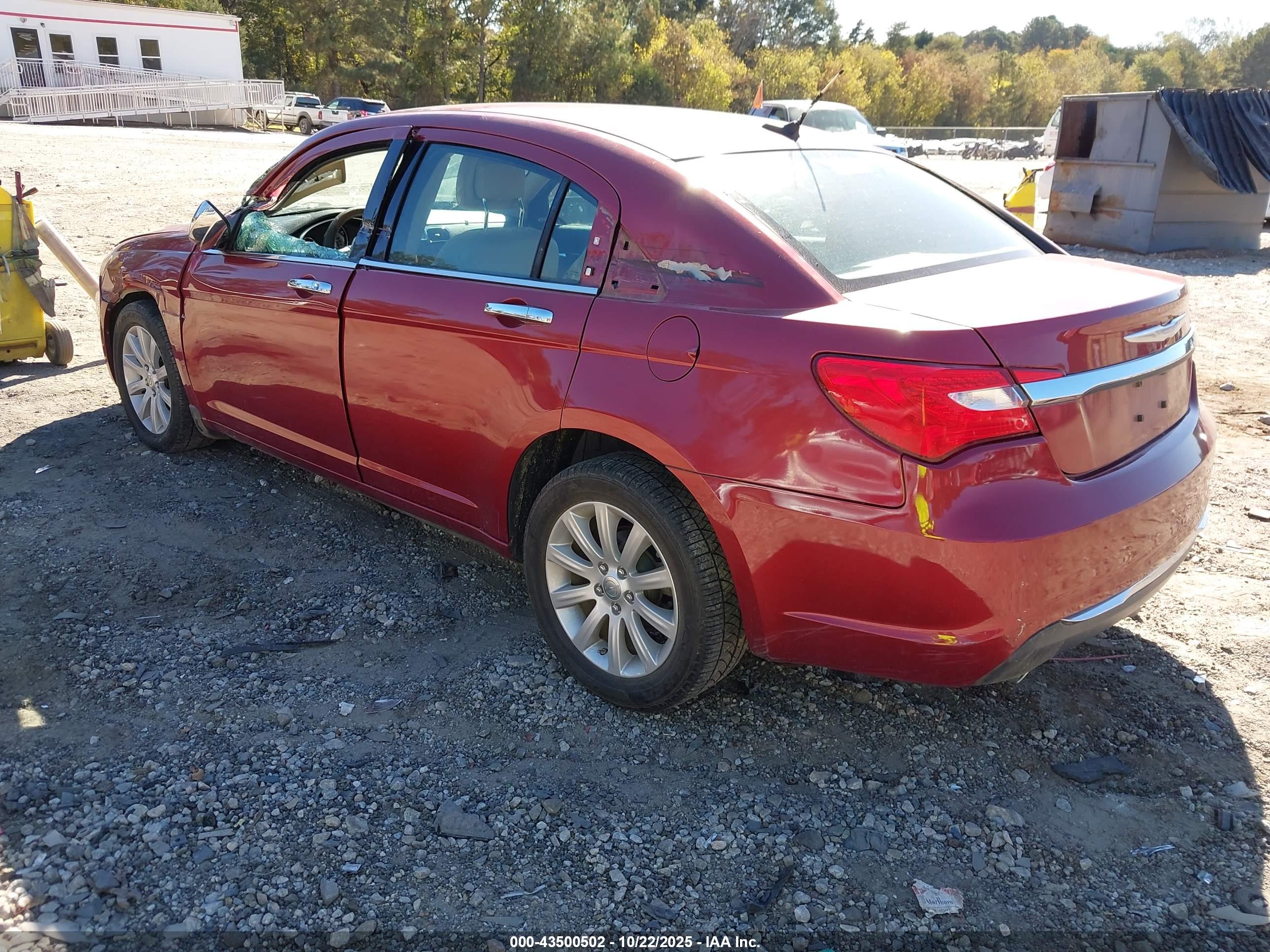 CHRYSLER 200 image 3