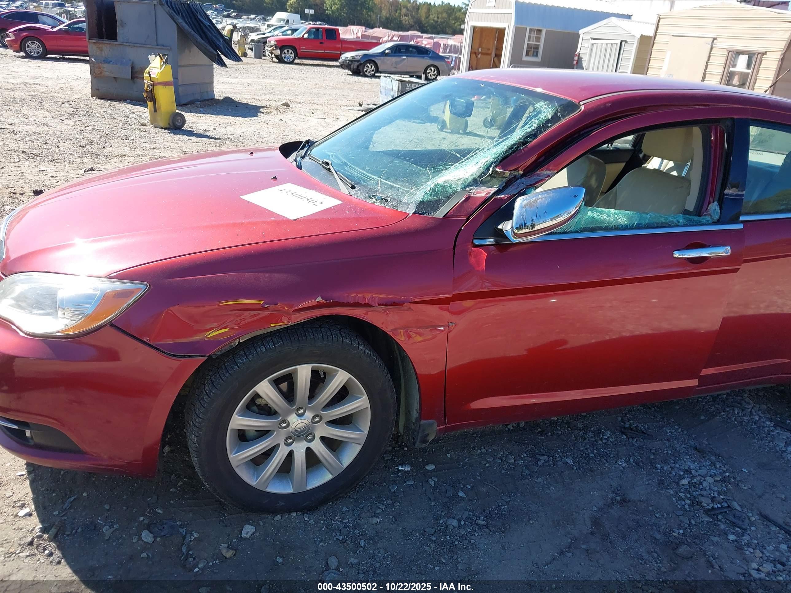 CHRYSLER 200 image 6