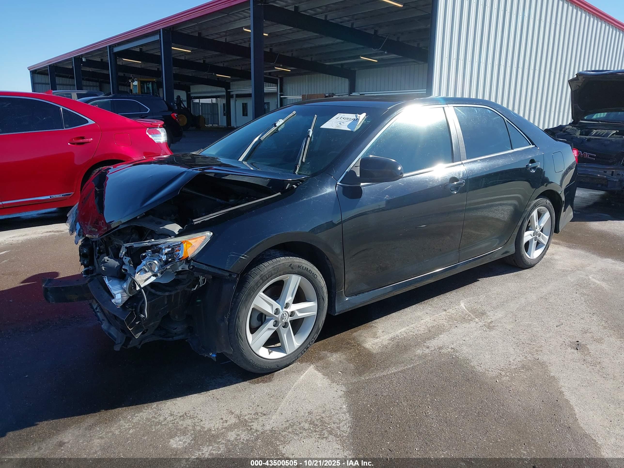 TOYOTA CAMRY image 2