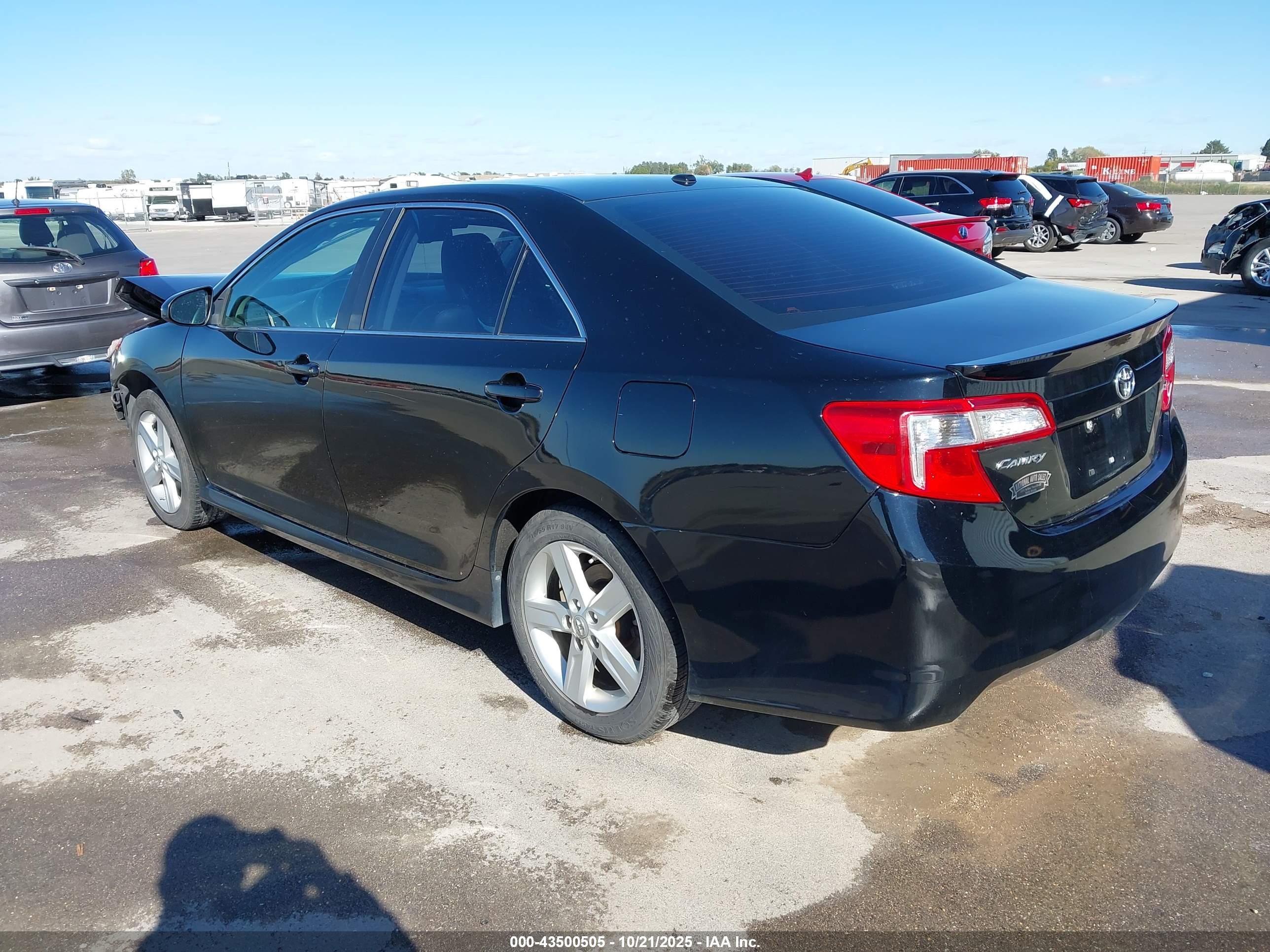 TOYOTA CAMRY image 3