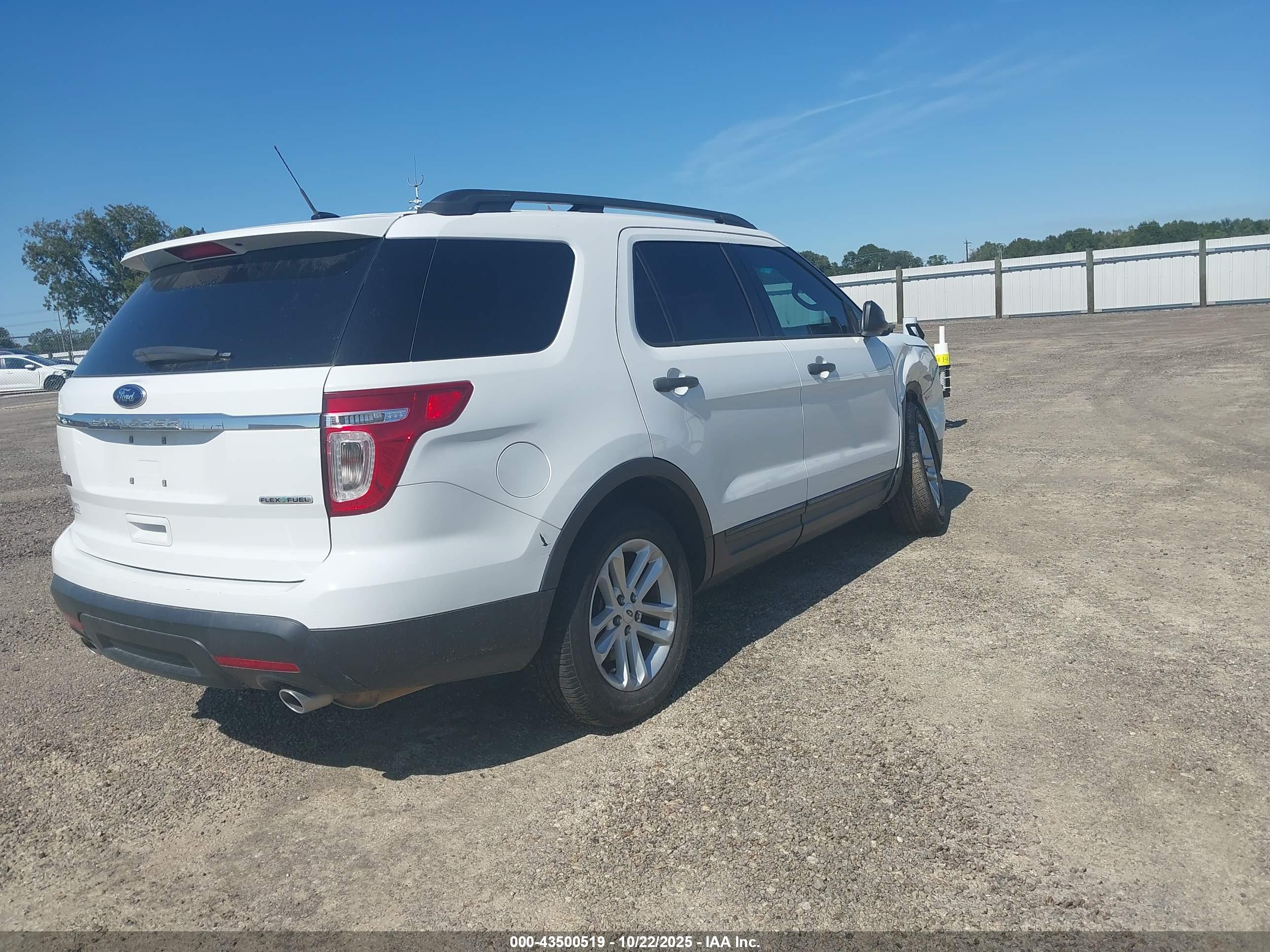 FORD EXPLORER image 4