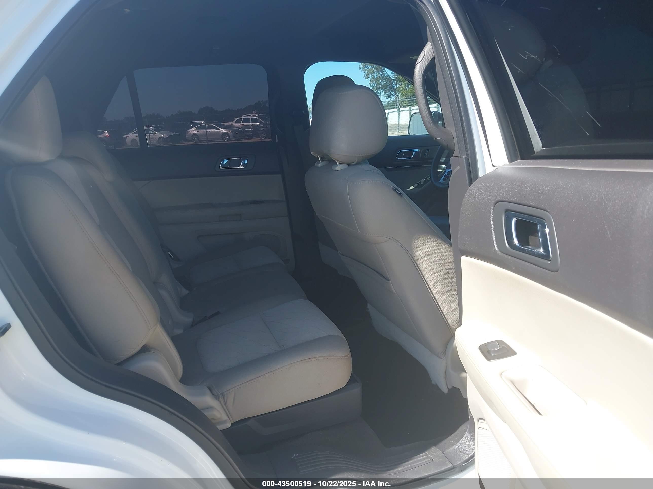 FORD EXPLORER image 8
