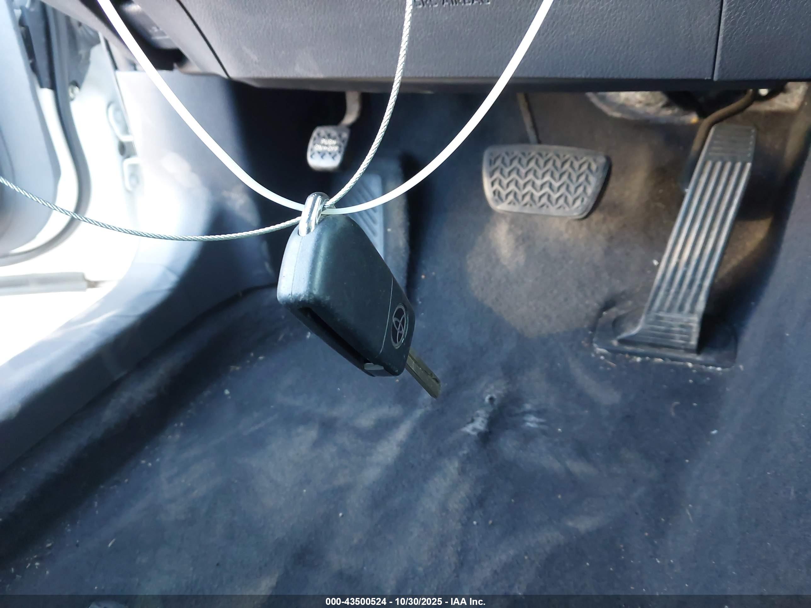 TOYOTA CAMRY image 11