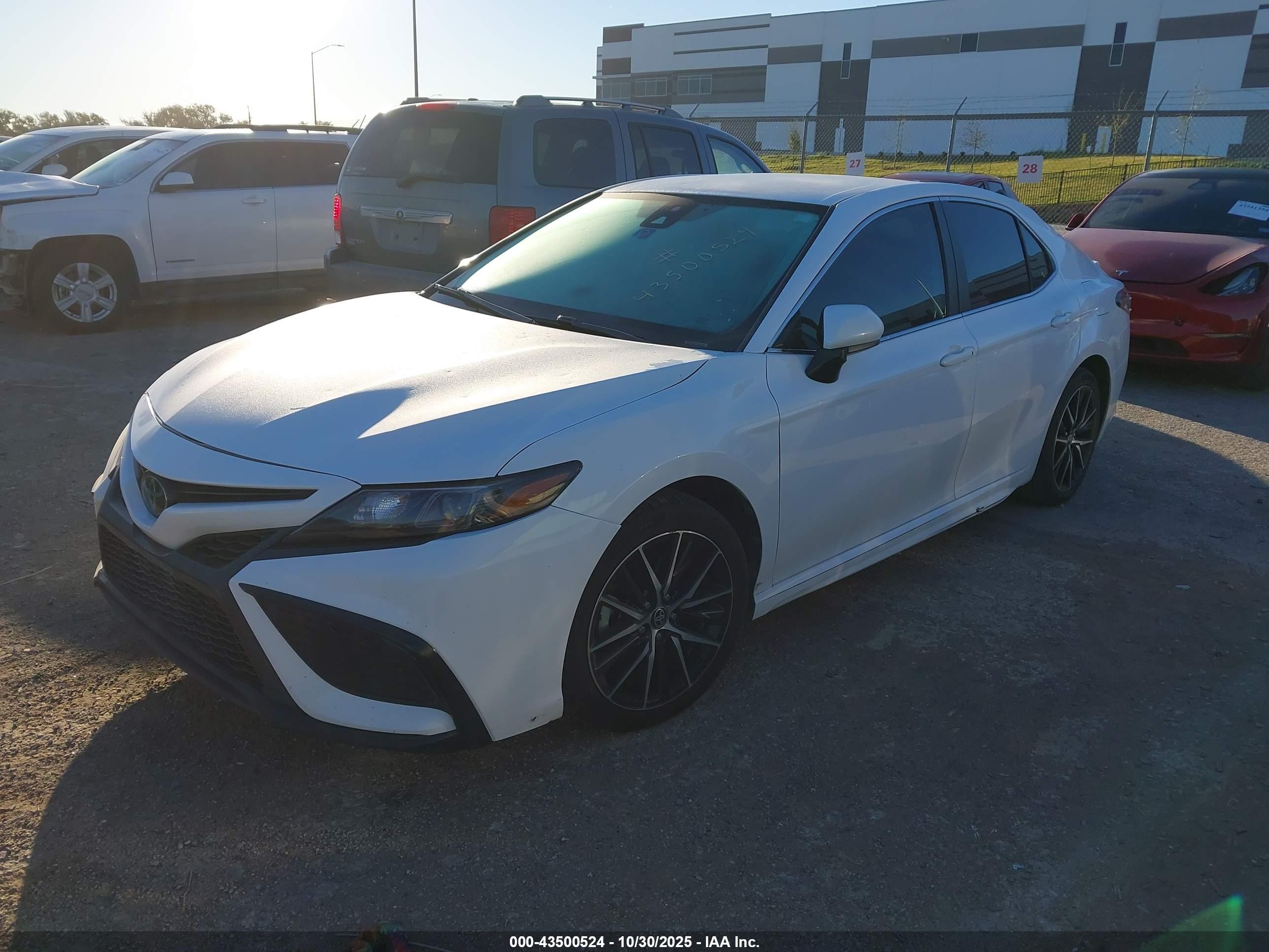 TOYOTA CAMRY image 2