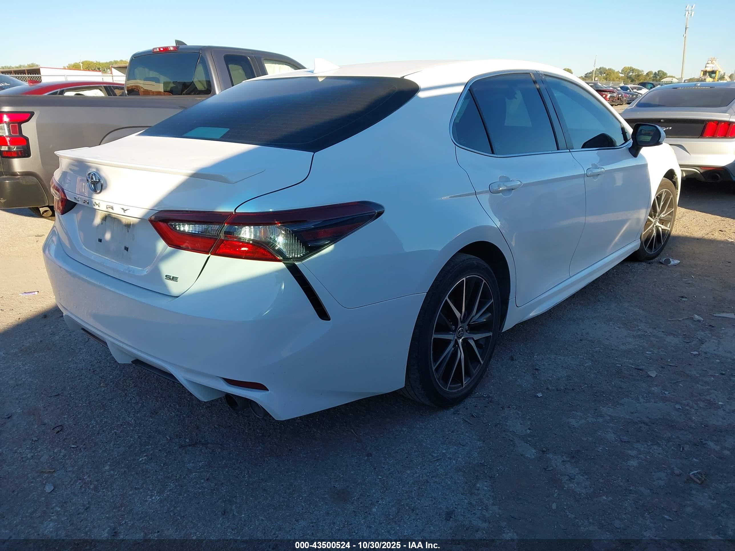 TOYOTA CAMRY image 4