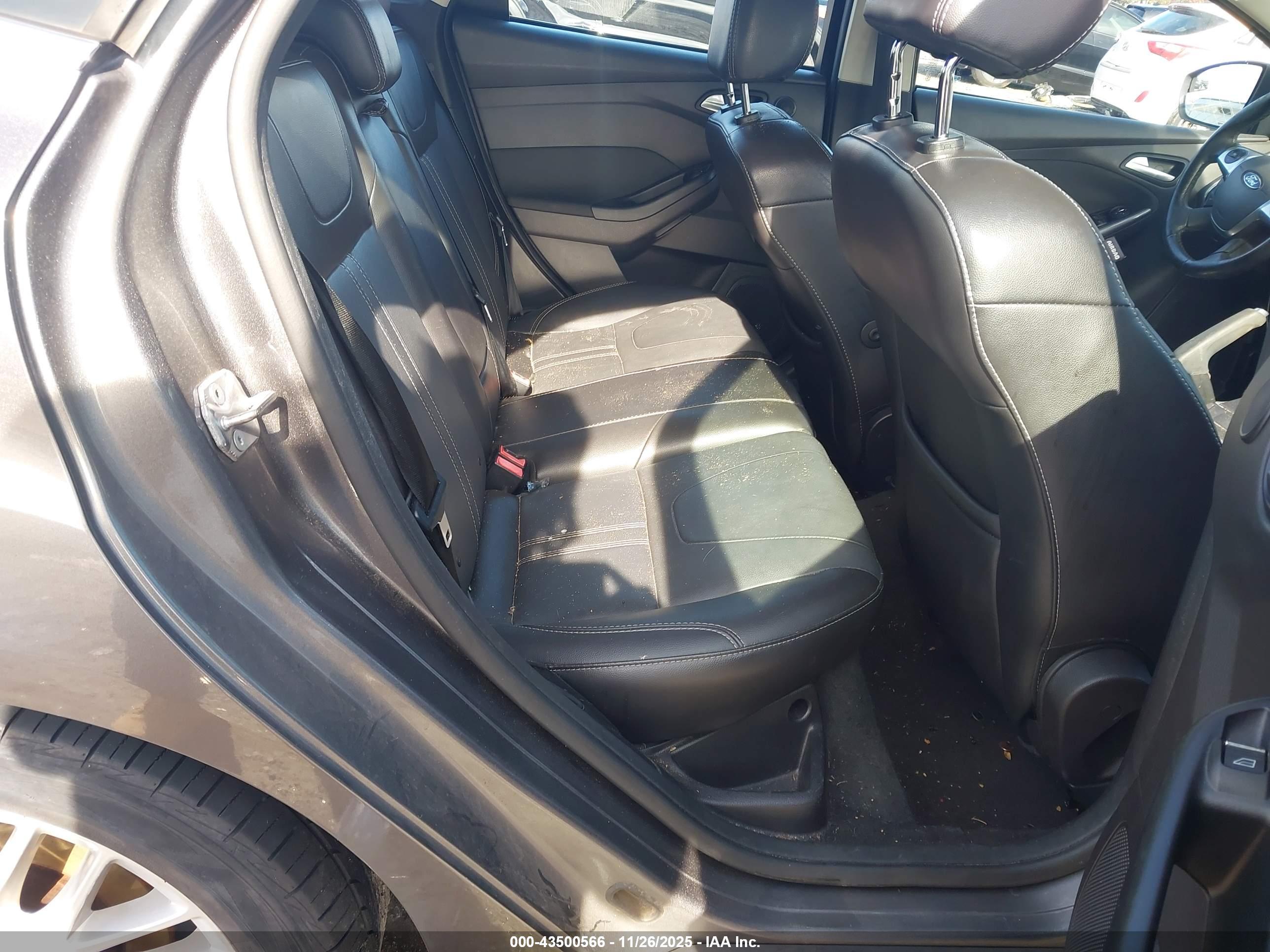 FORD FOCUS image 8