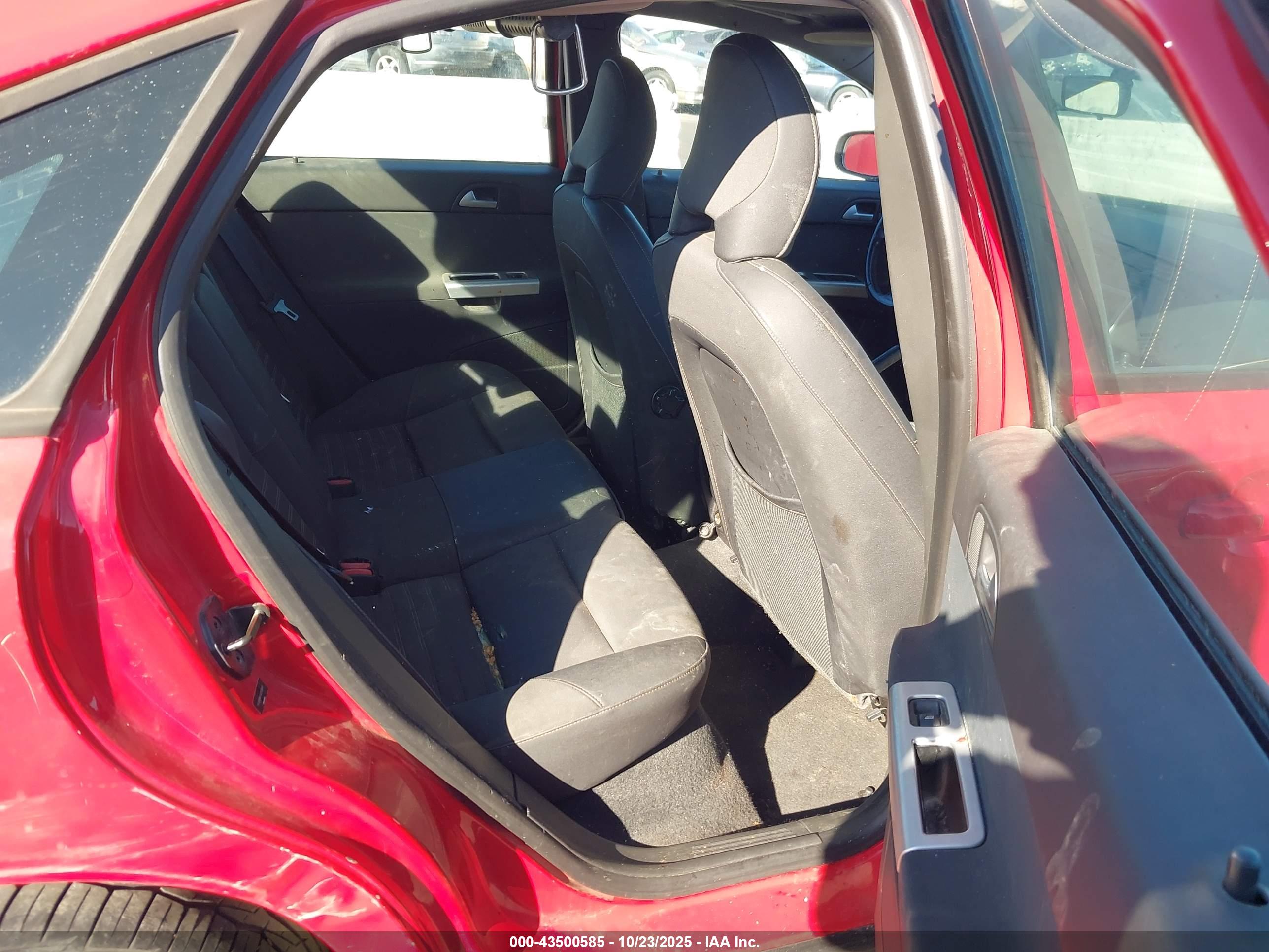 VOLVO S40 image 8