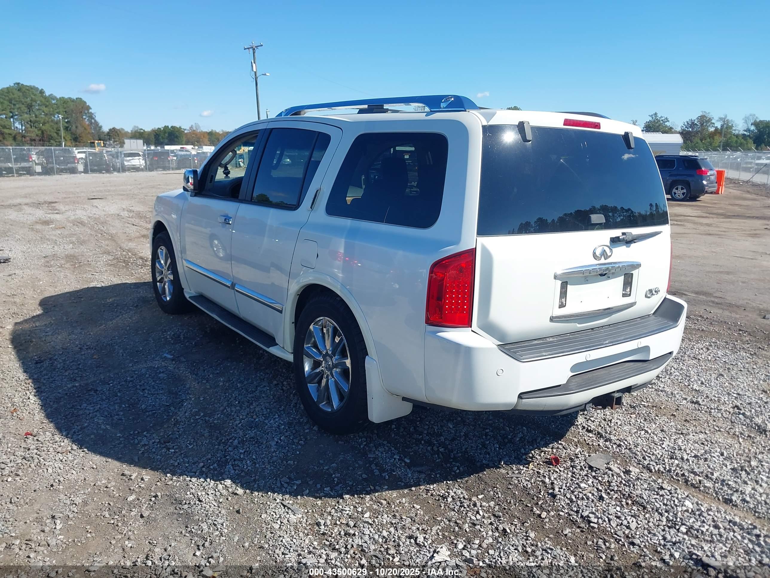 INFINITI QX56 image 3