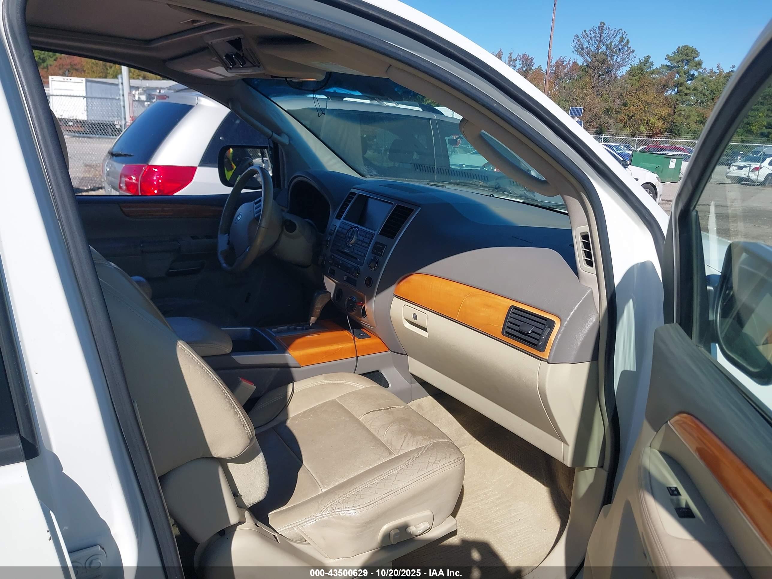 INFINITI QX56 image 5