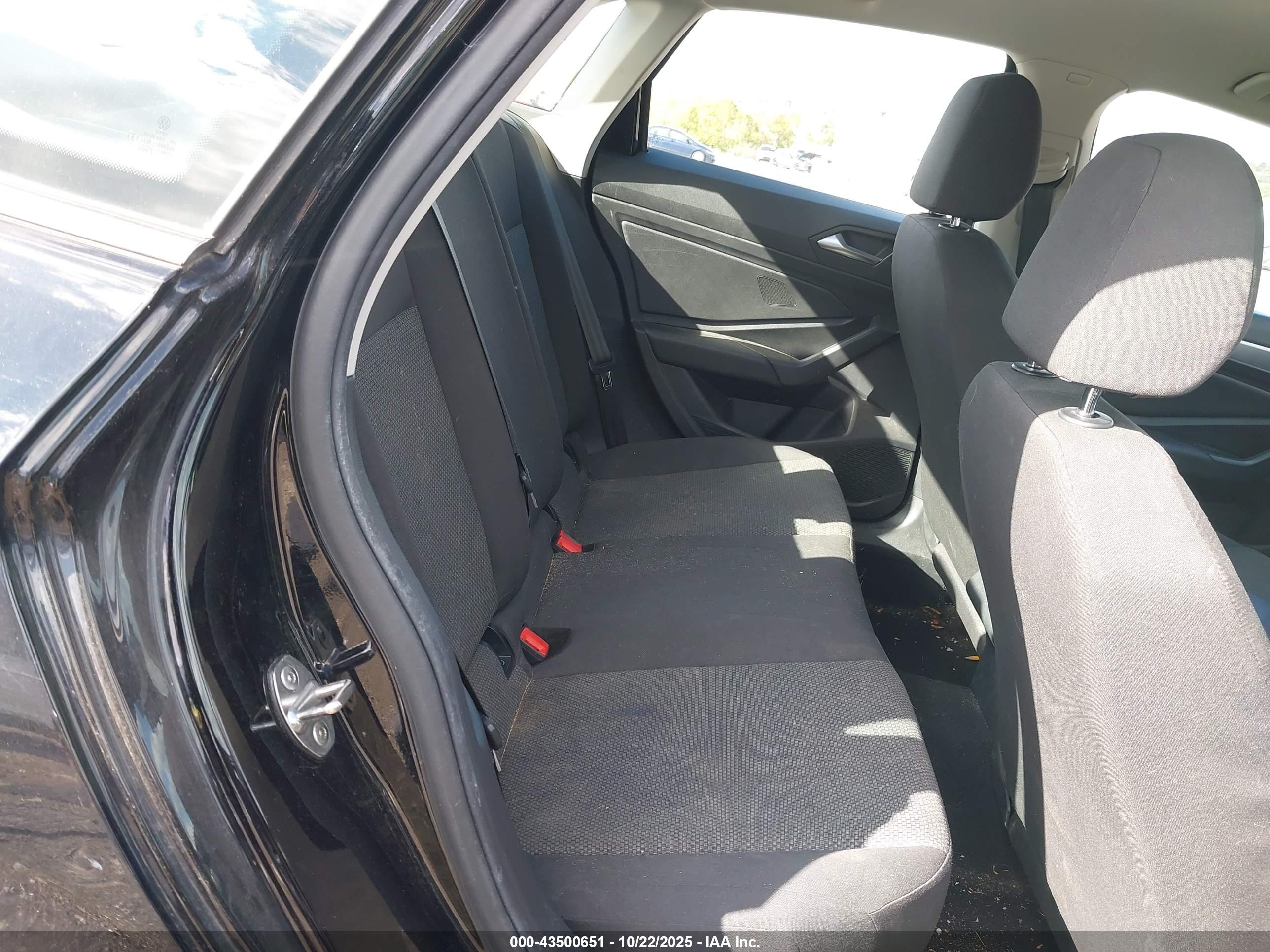 VOLKSWAGEN JETTA image 8