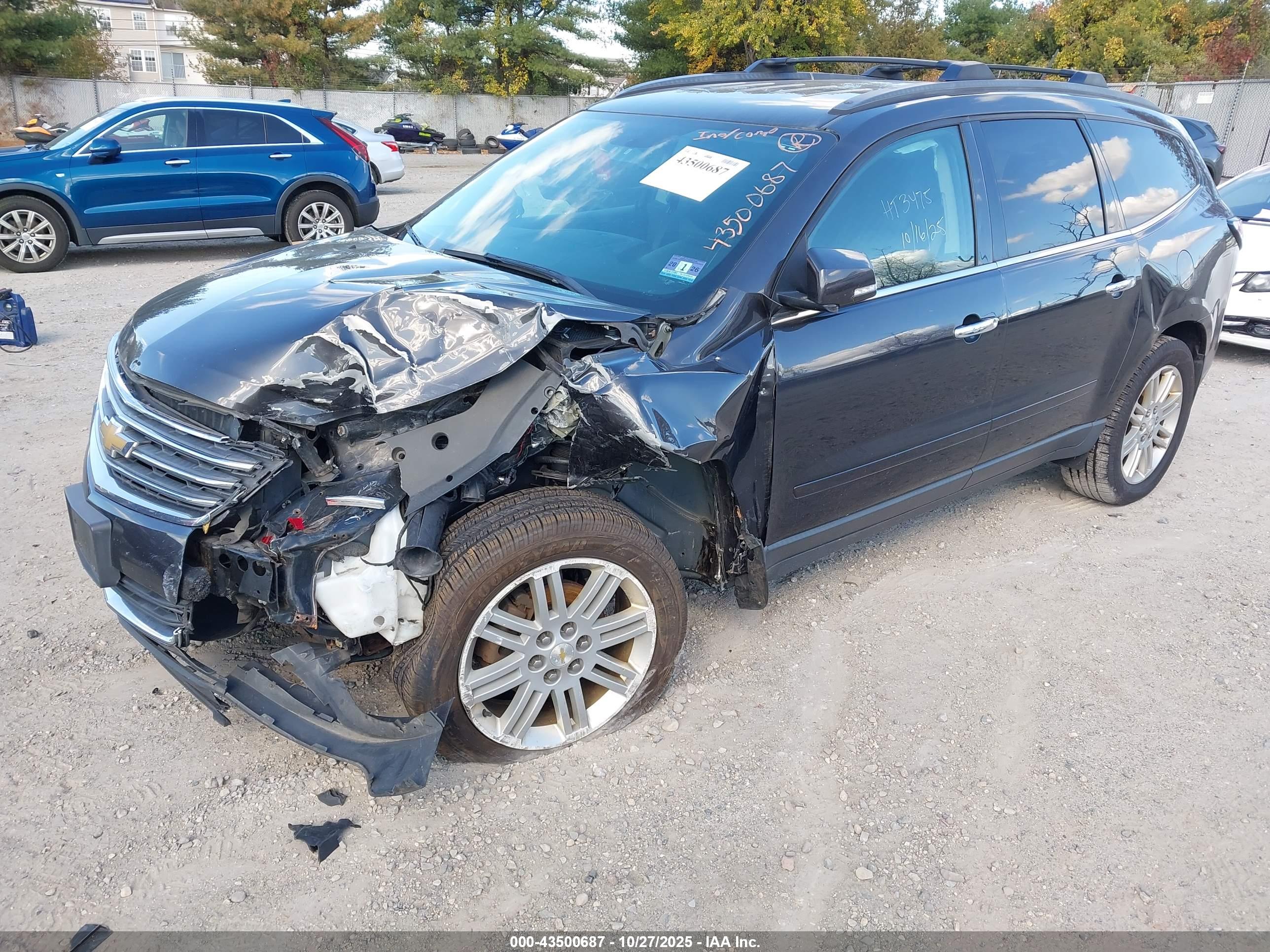 CHEVROLET TRAVERSE image 2