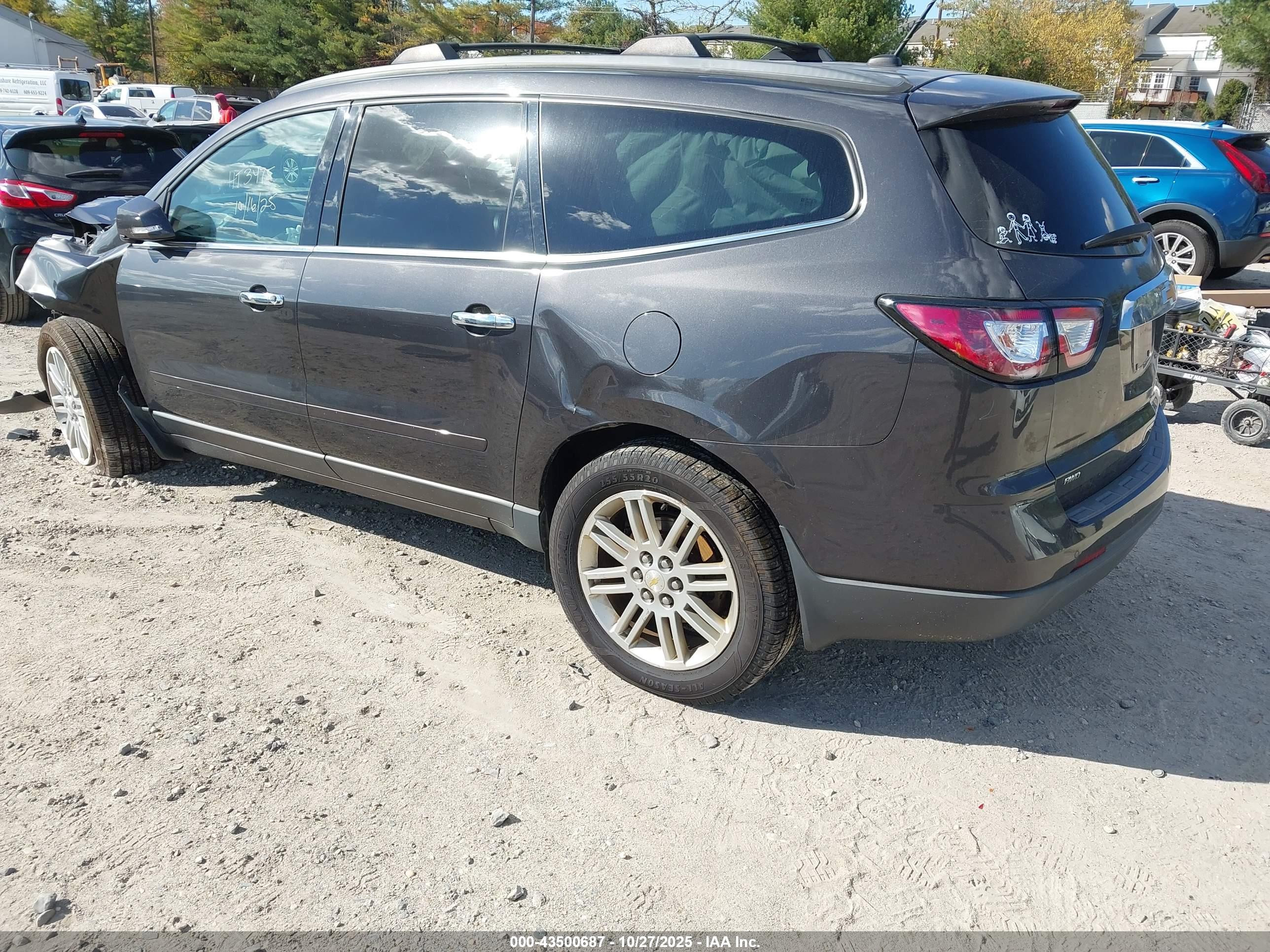CHEVROLET TRAVERSE image 3