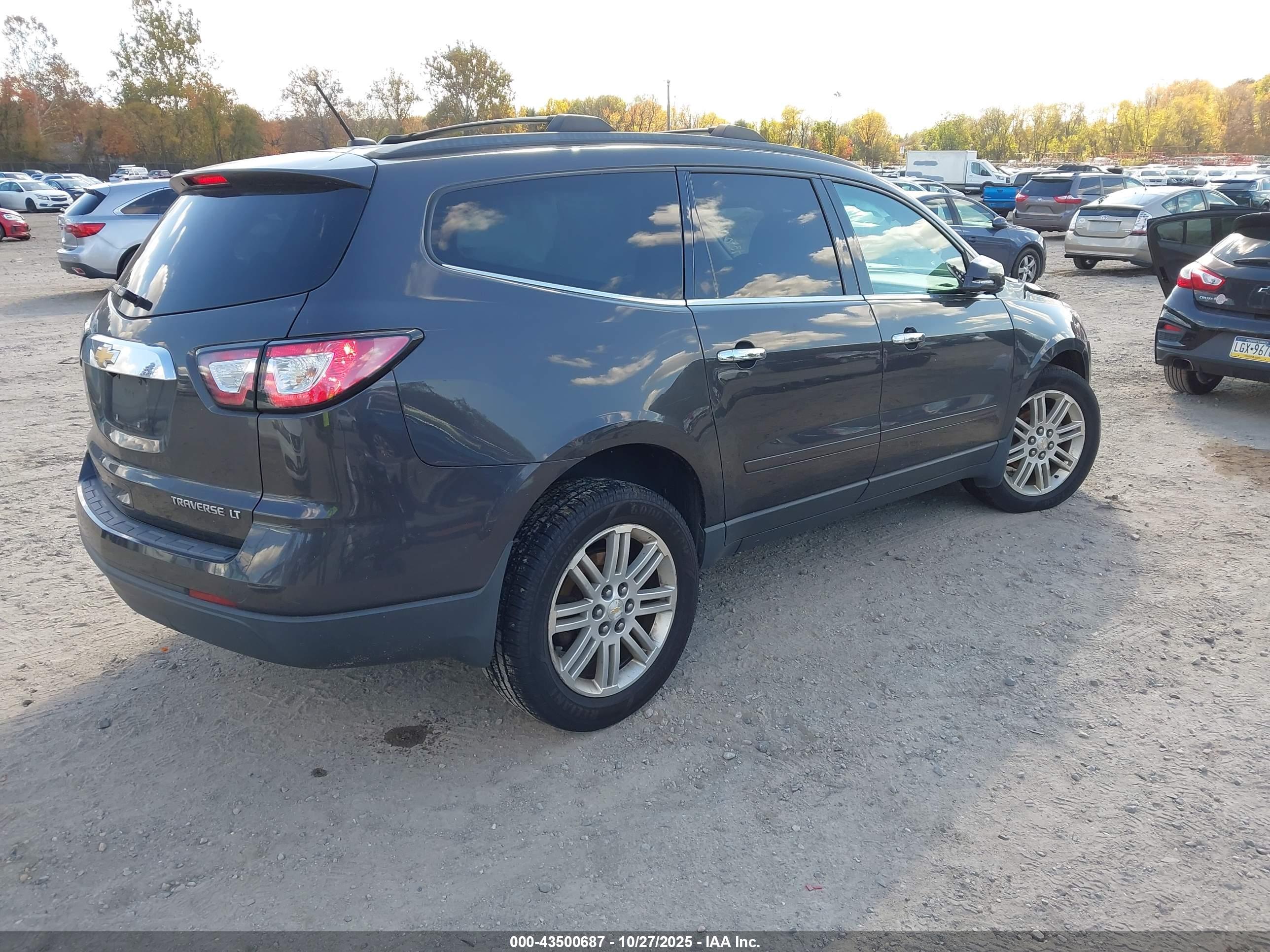 CHEVROLET TRAVERSE image 4