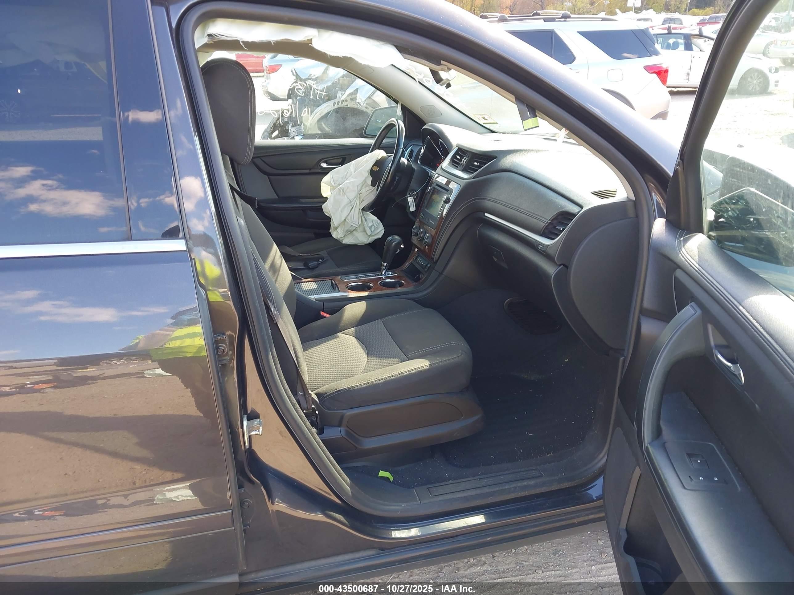 CHEVROLET TRAVERSE image 5