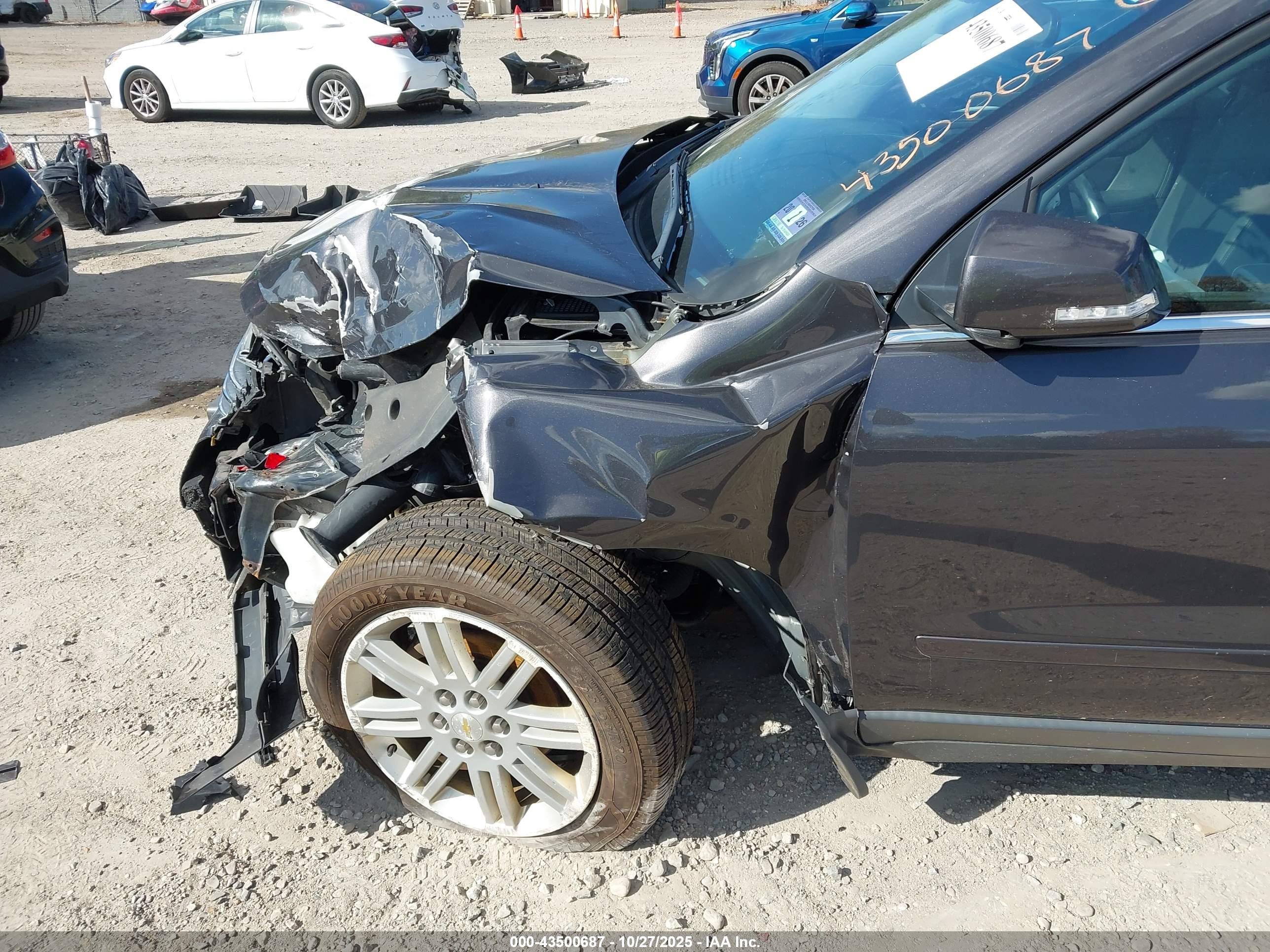 CHEVROLET TRAVERSE image 6