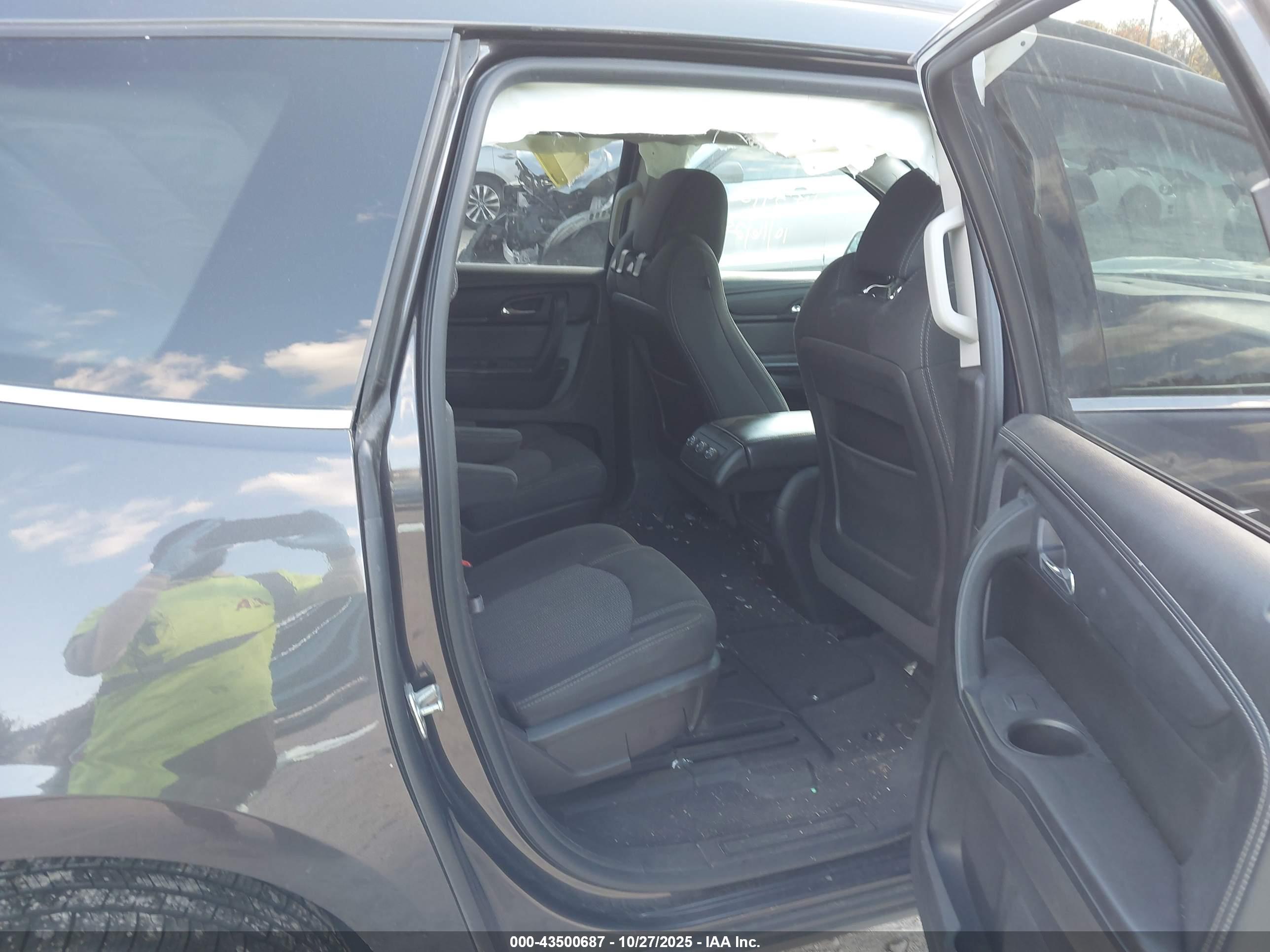 CHEVROLET TRAVERSE image 8
