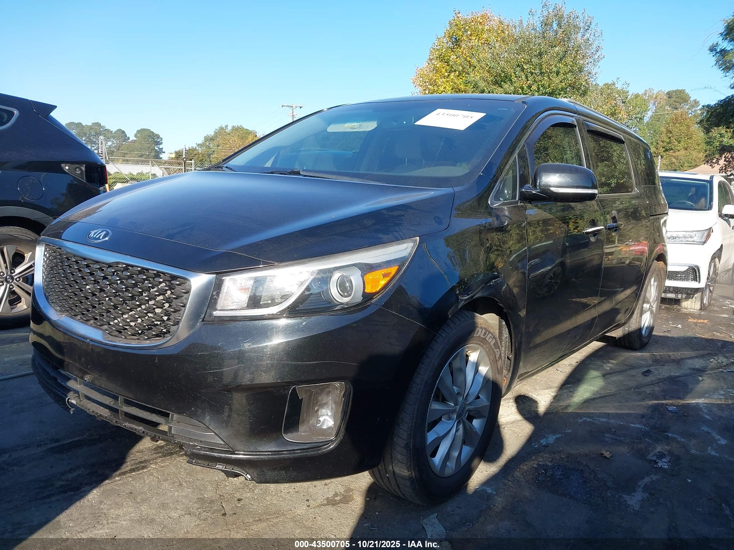 KIA SEDONA image 2