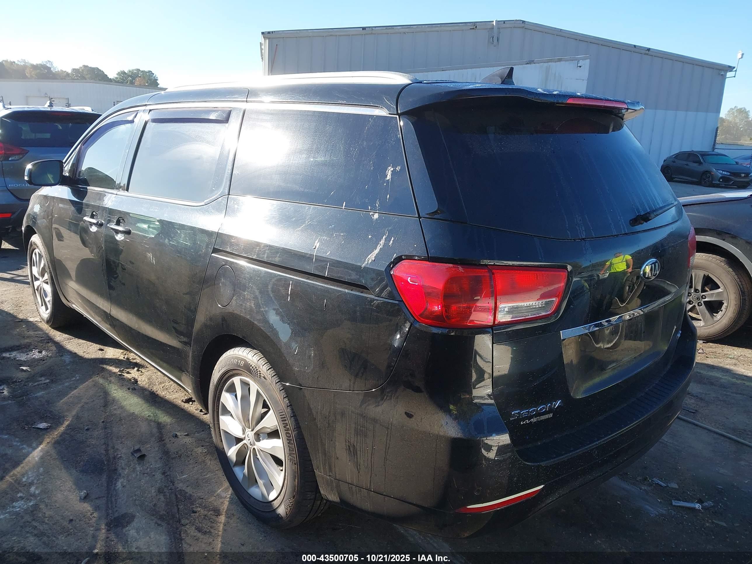 KIA SEDONA image 3