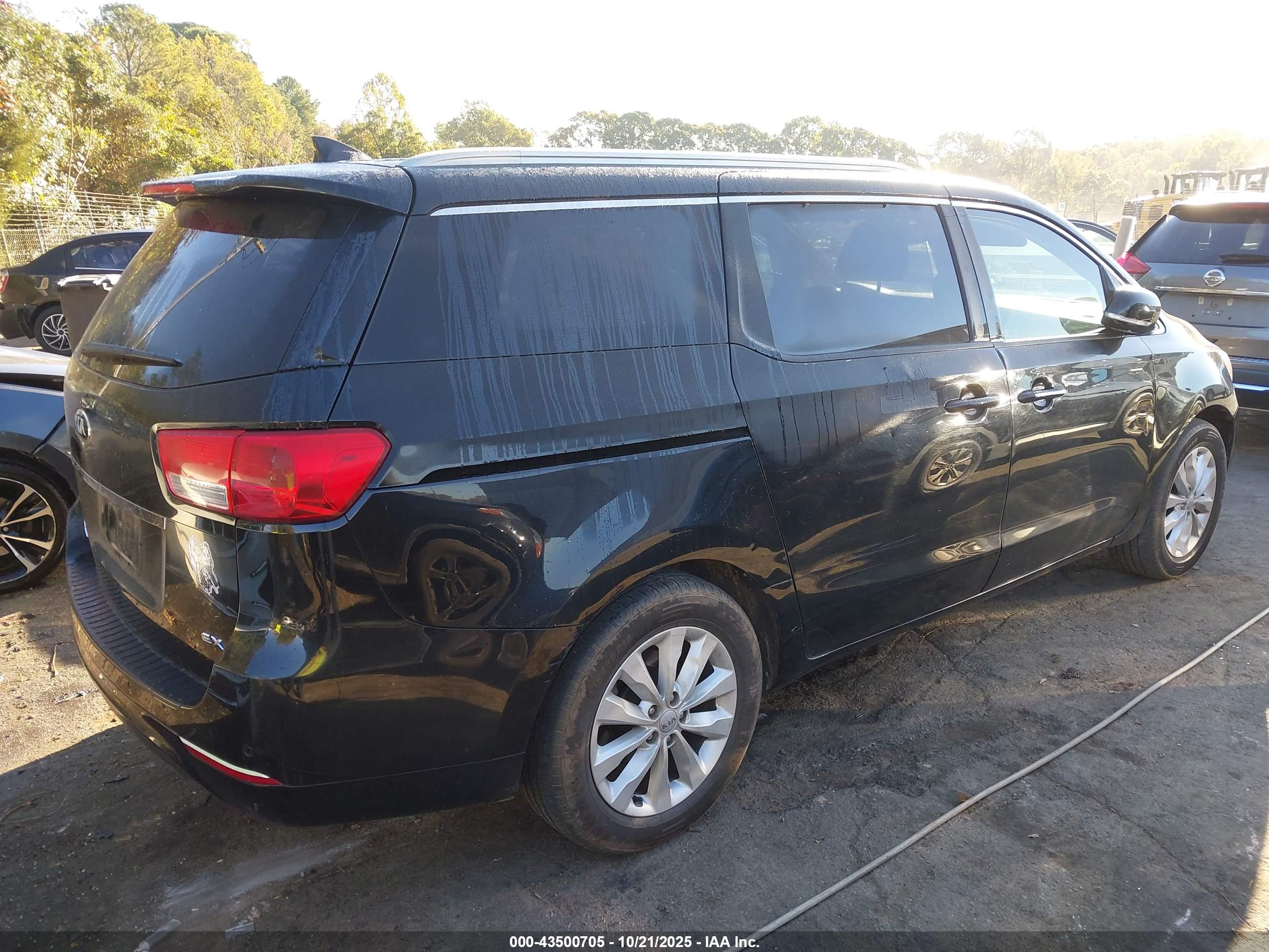 KIA SEDONA image 4