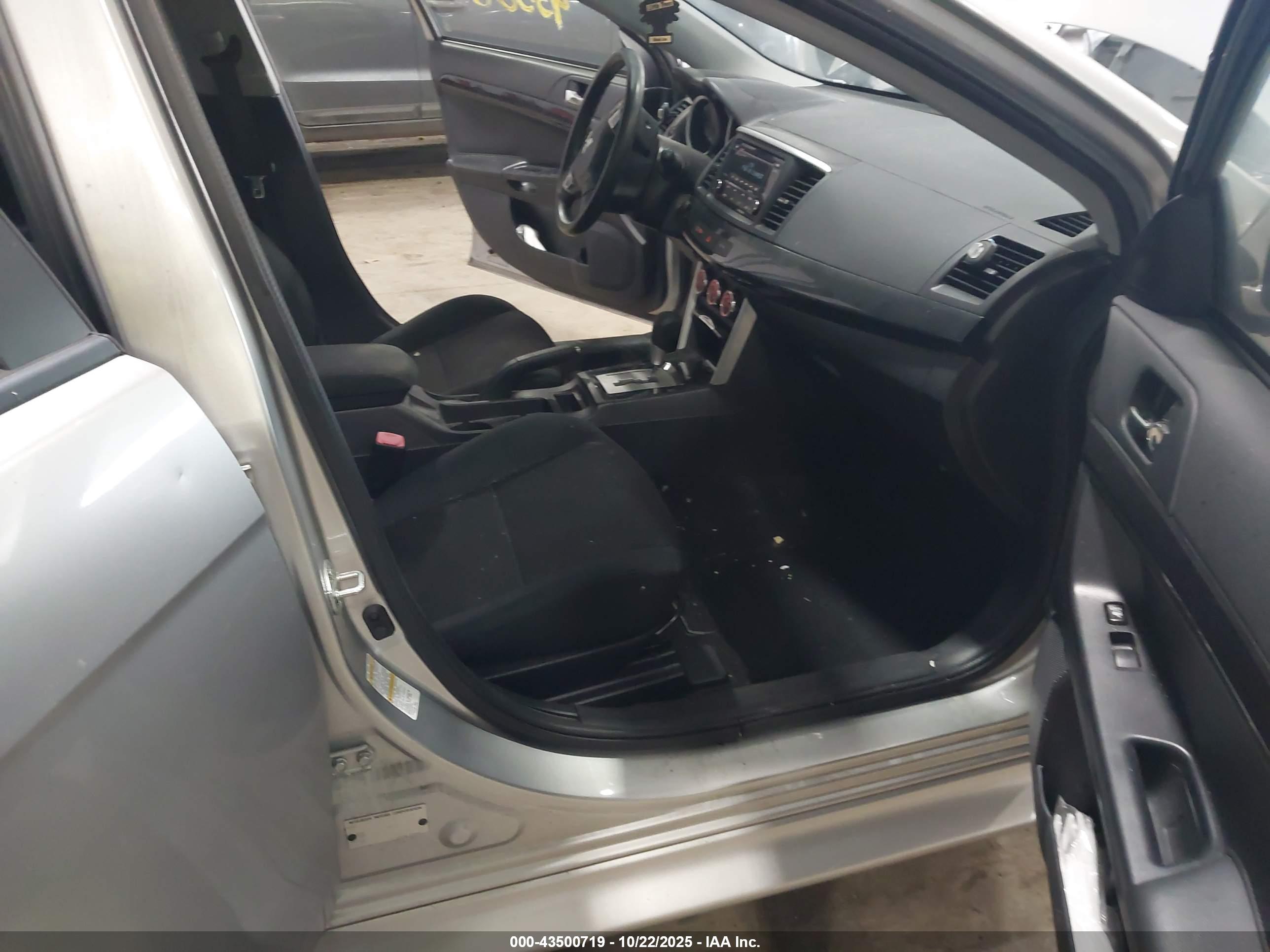 MITSUBISHI LANCER image 5