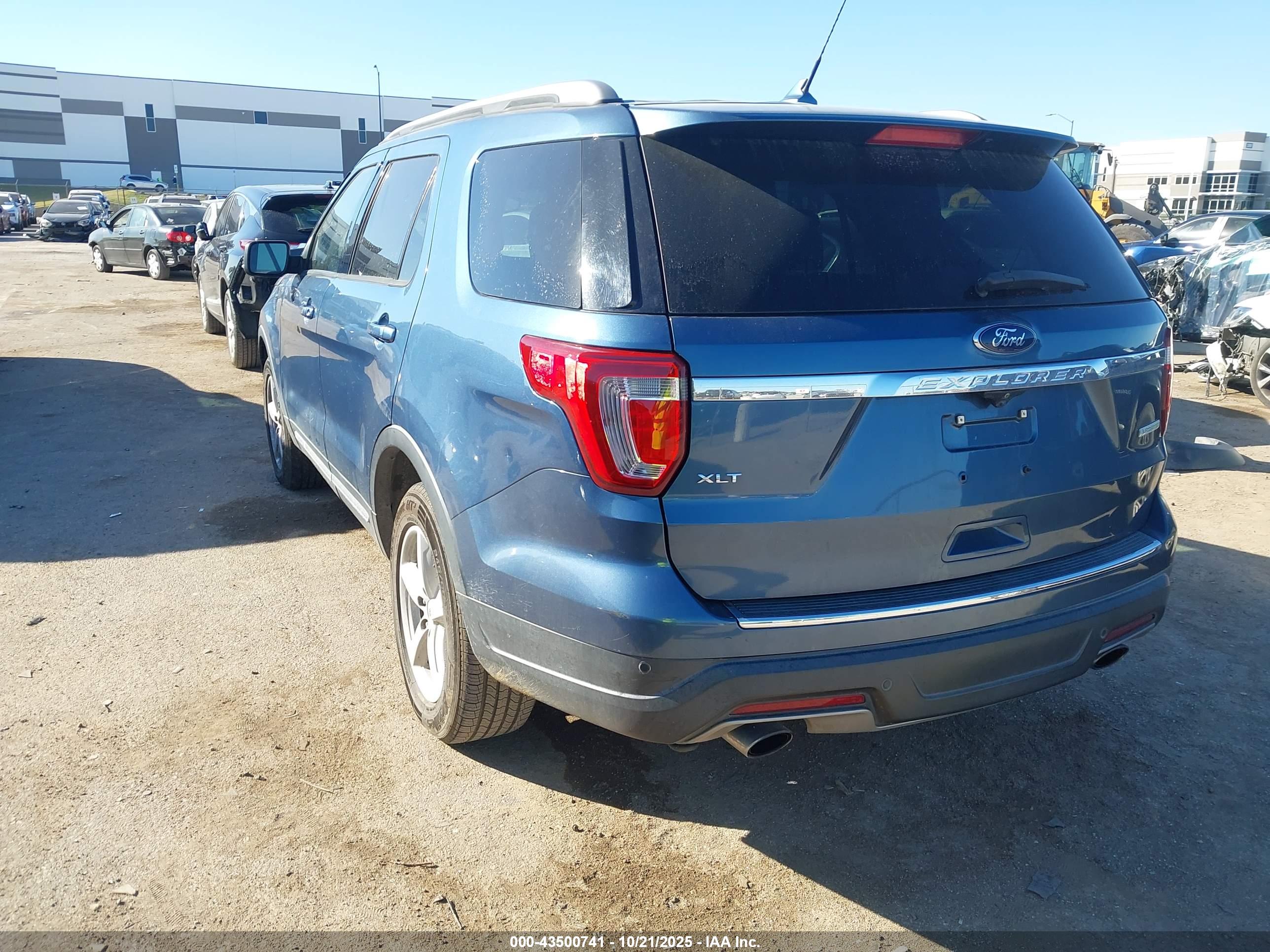 FORD EXPLORER image 3