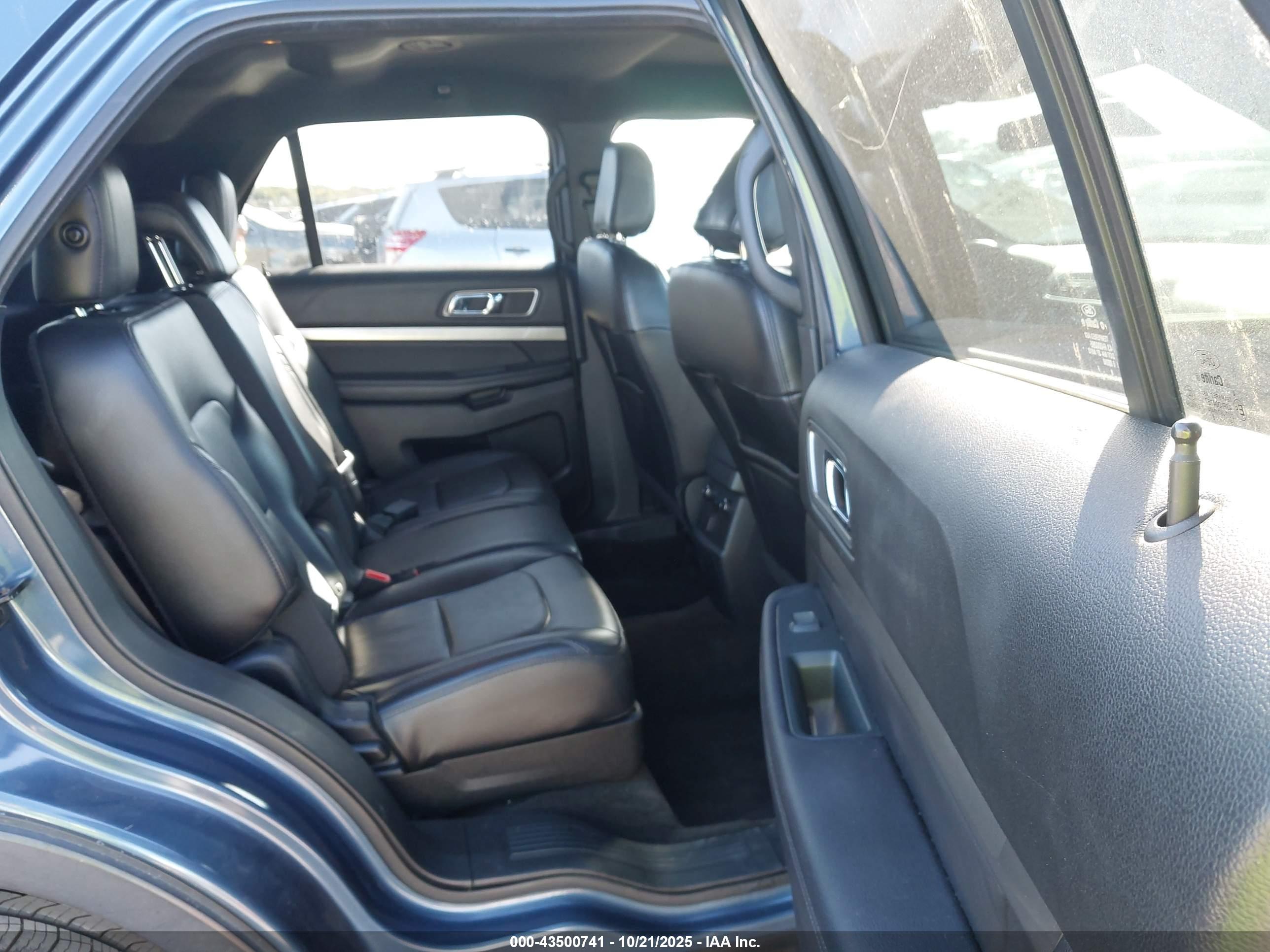 FORD EXPLORER image 8