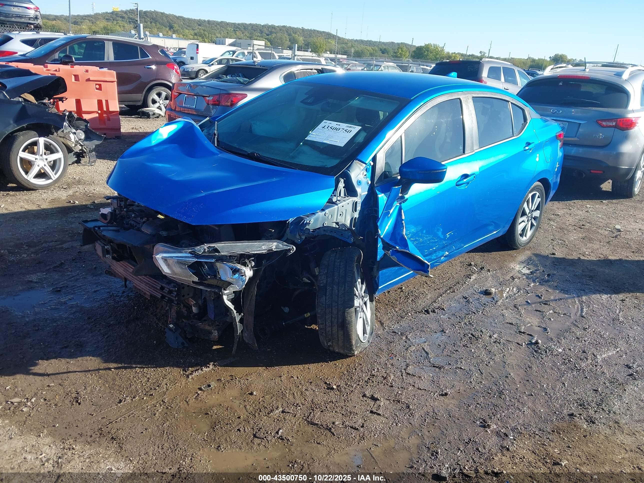 NISSAN VERSA image 2