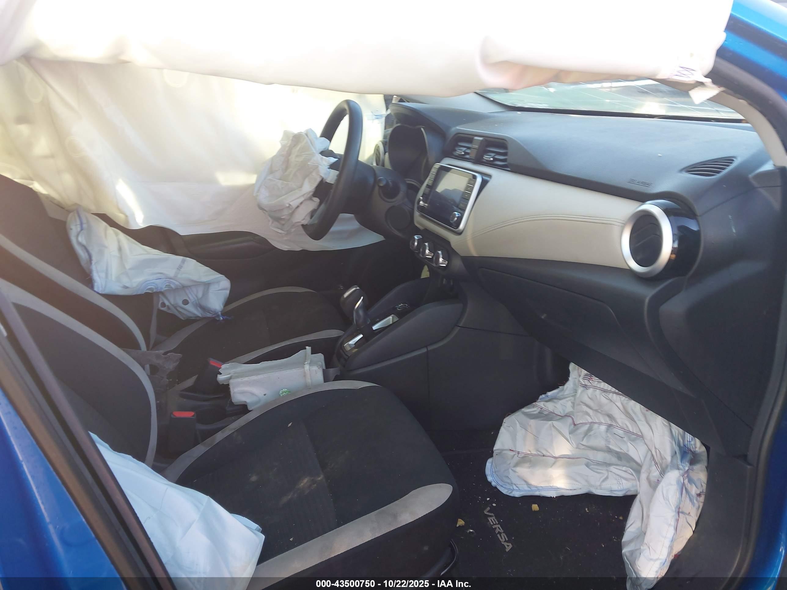 NISSAN VERSA image 5
