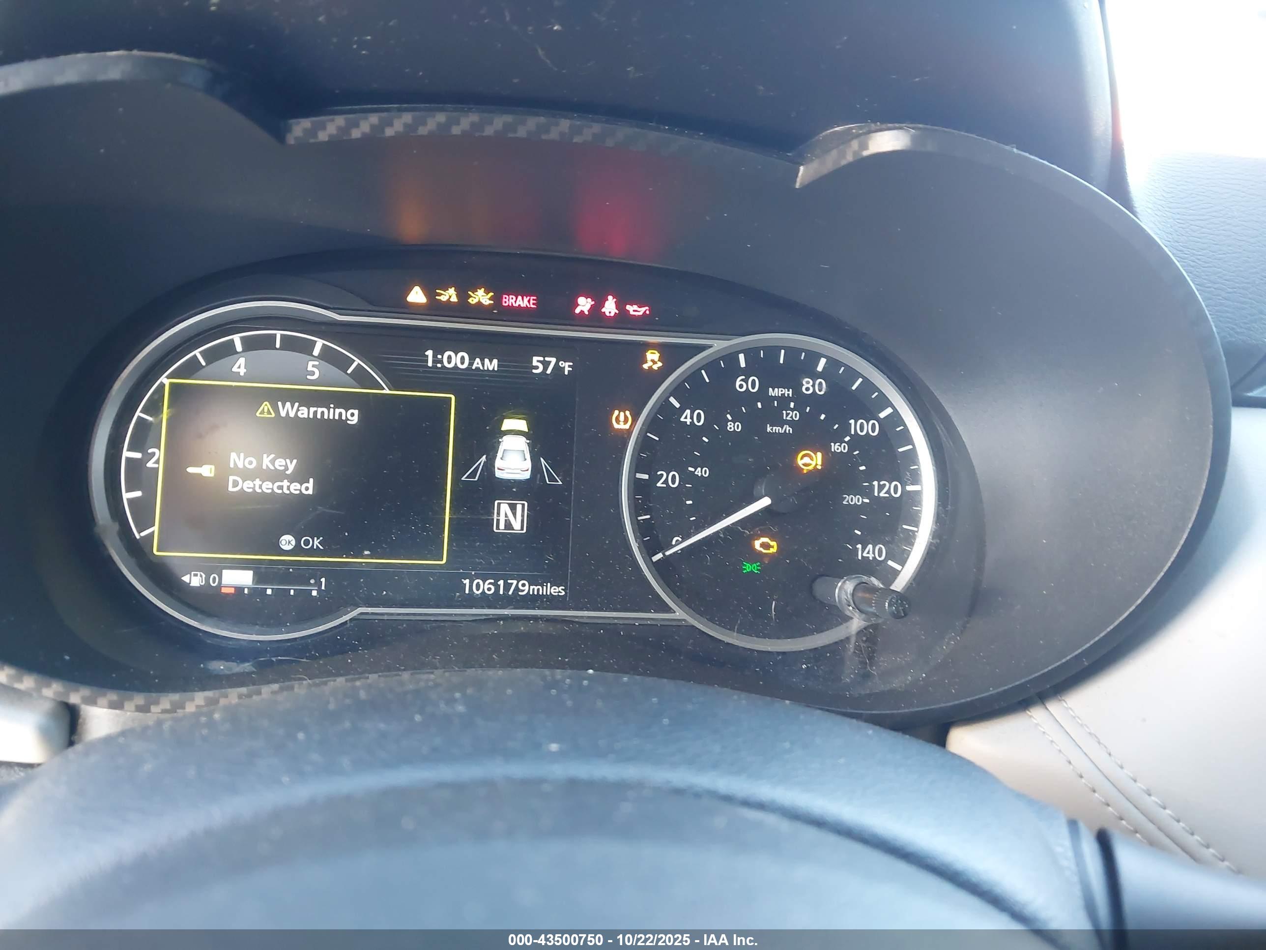 NISSAN VERSA image 7