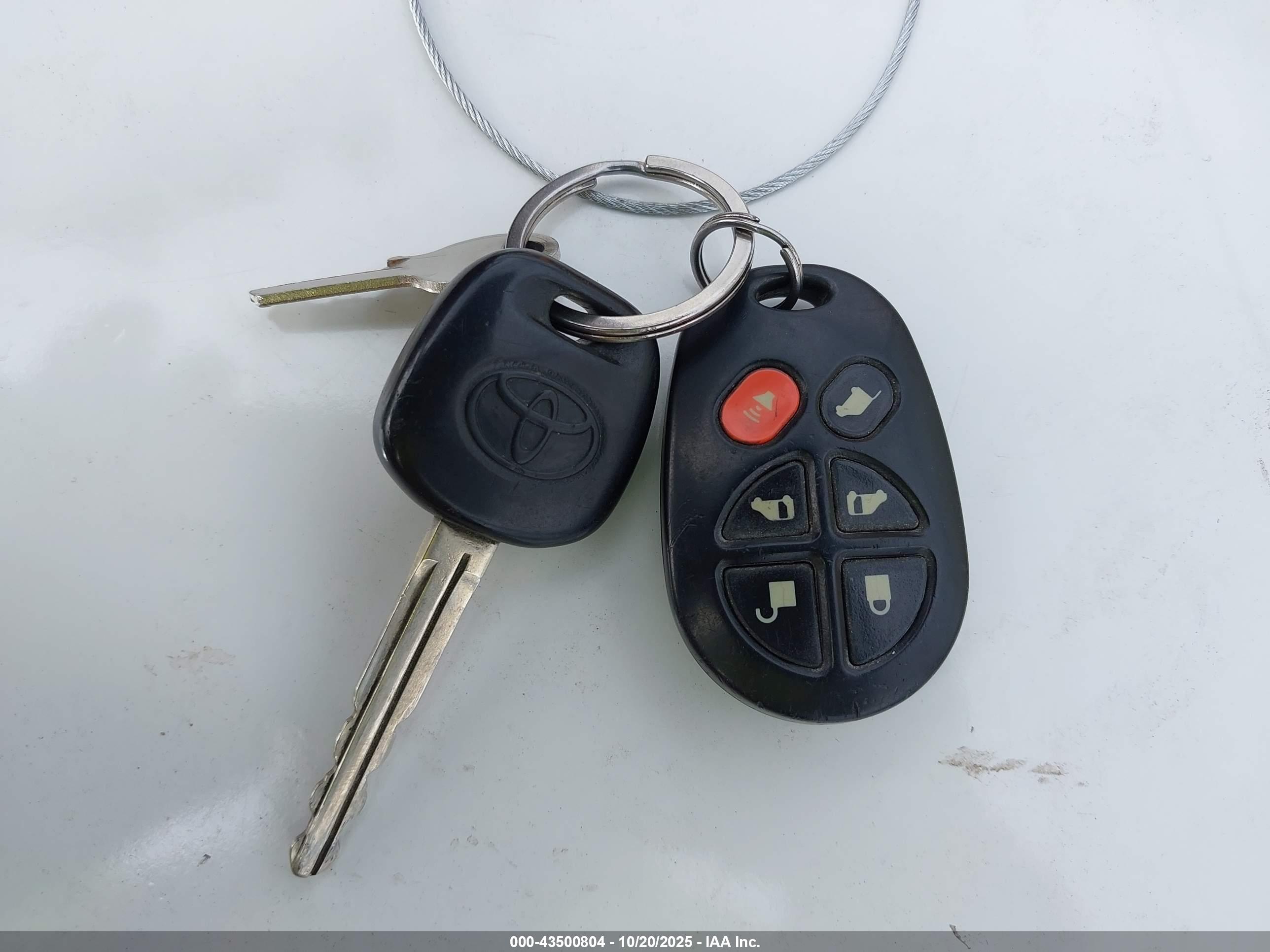 TOYOTA SIENNA image 11