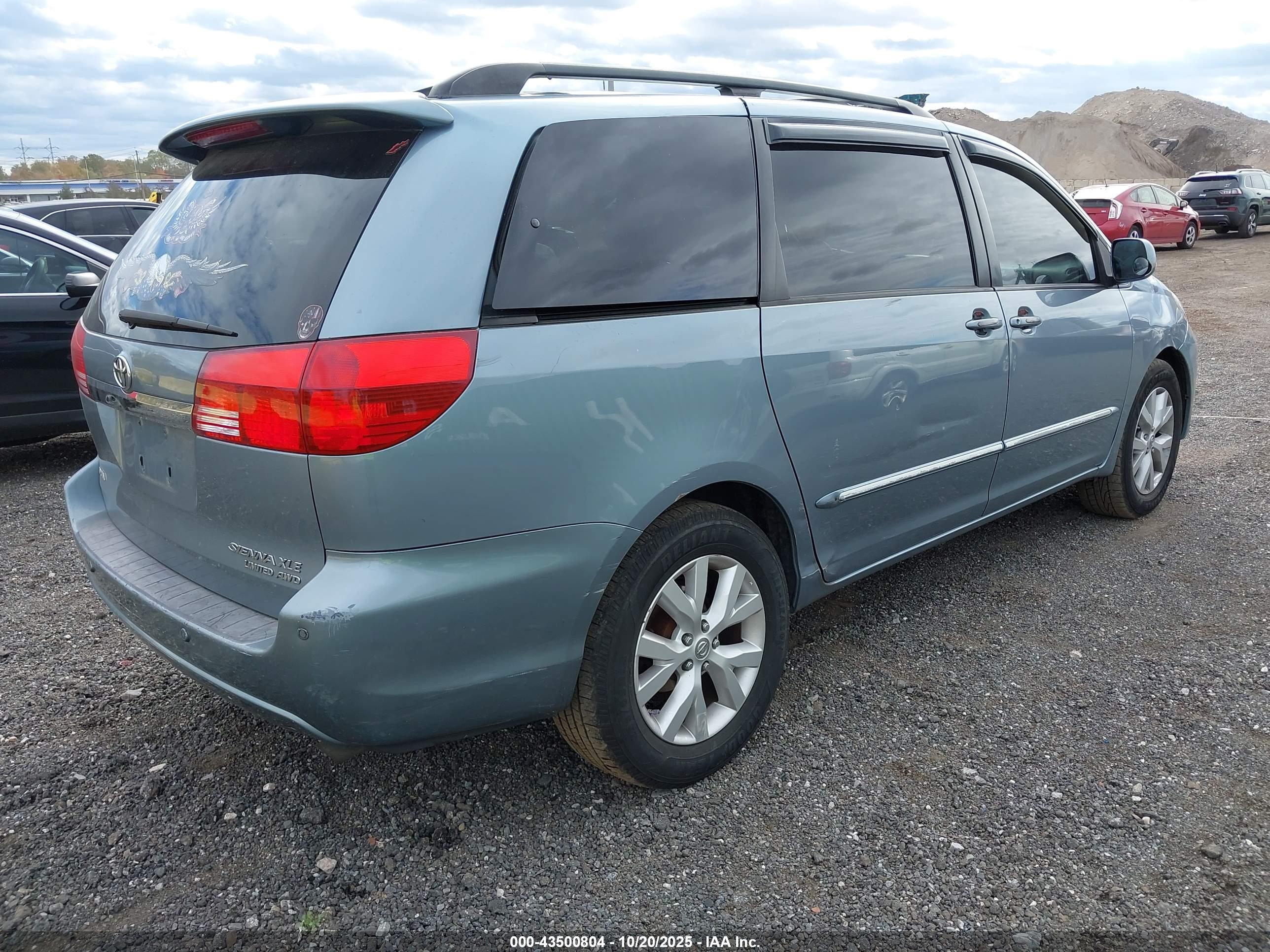 TOYOTA SIENNA image 4
