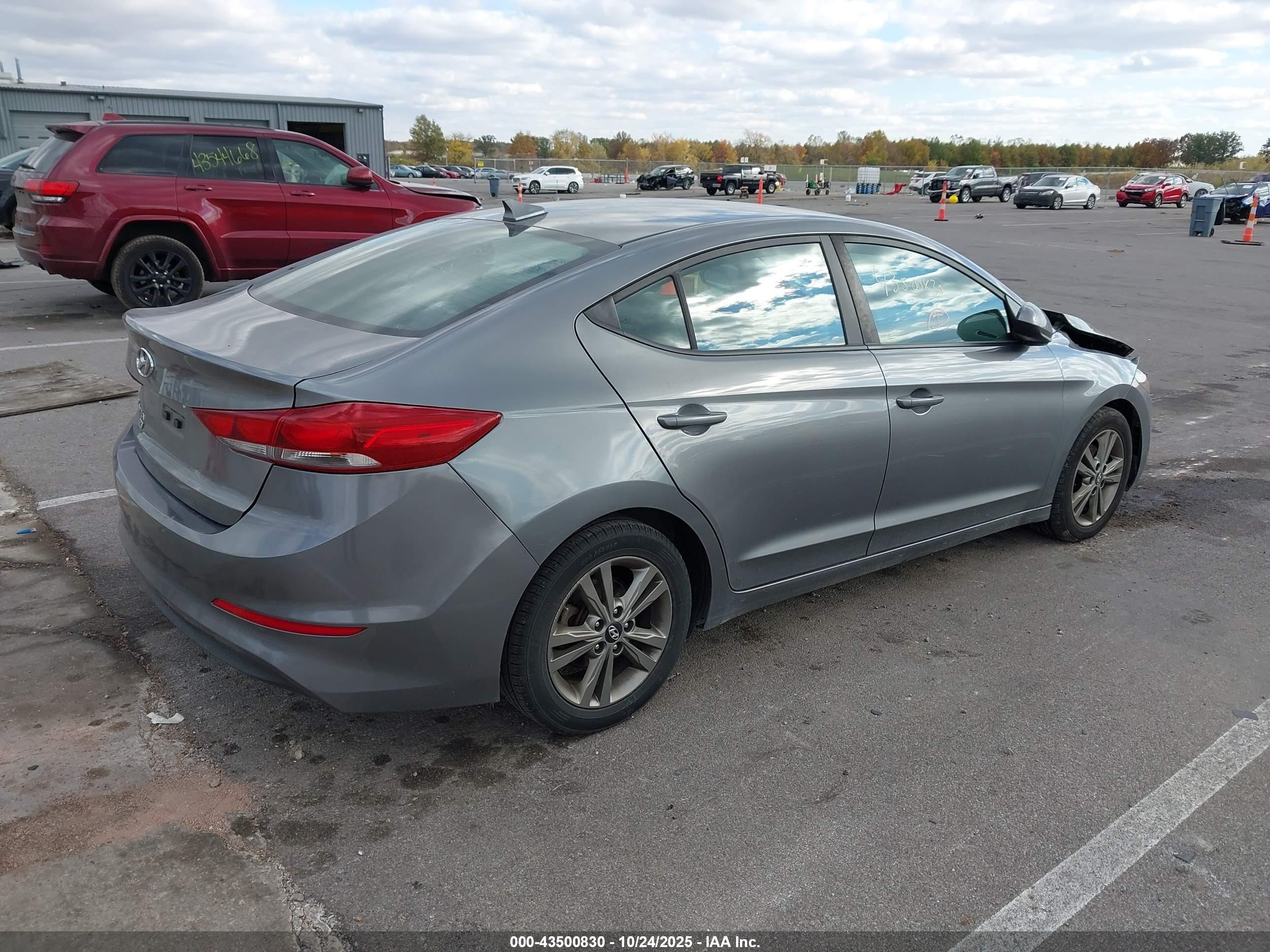 HYUNDAI ELANTRA image 4