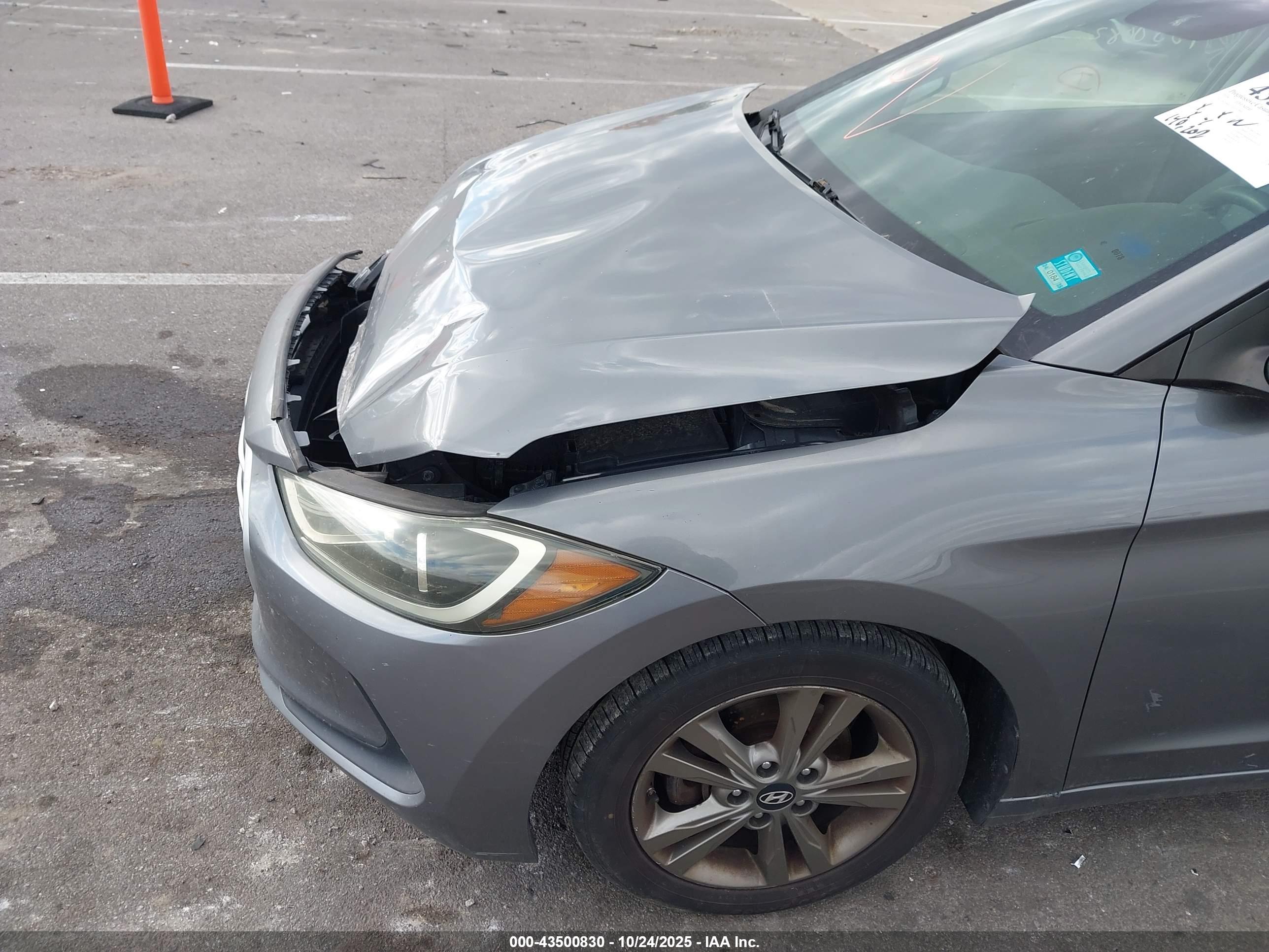 HYUNDAI ELANTRA image 6