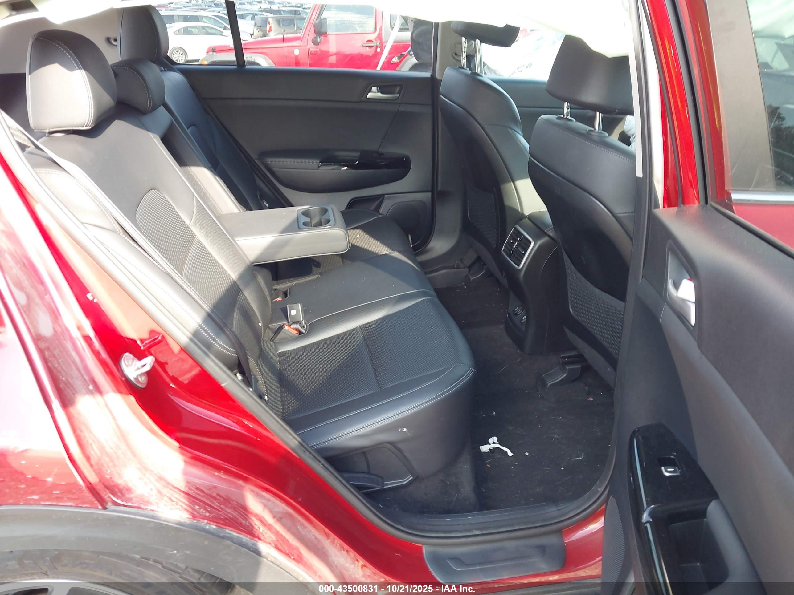 KIA SPORTAGE image 8