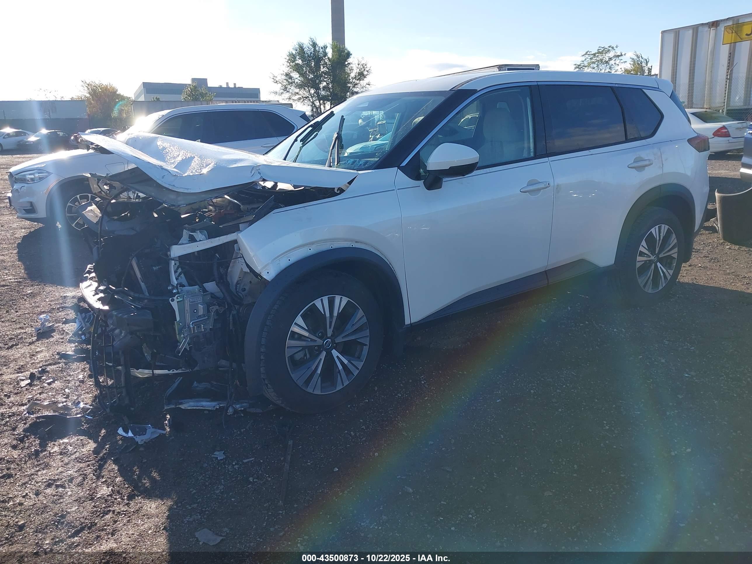 NISSAN ROGUE image 2