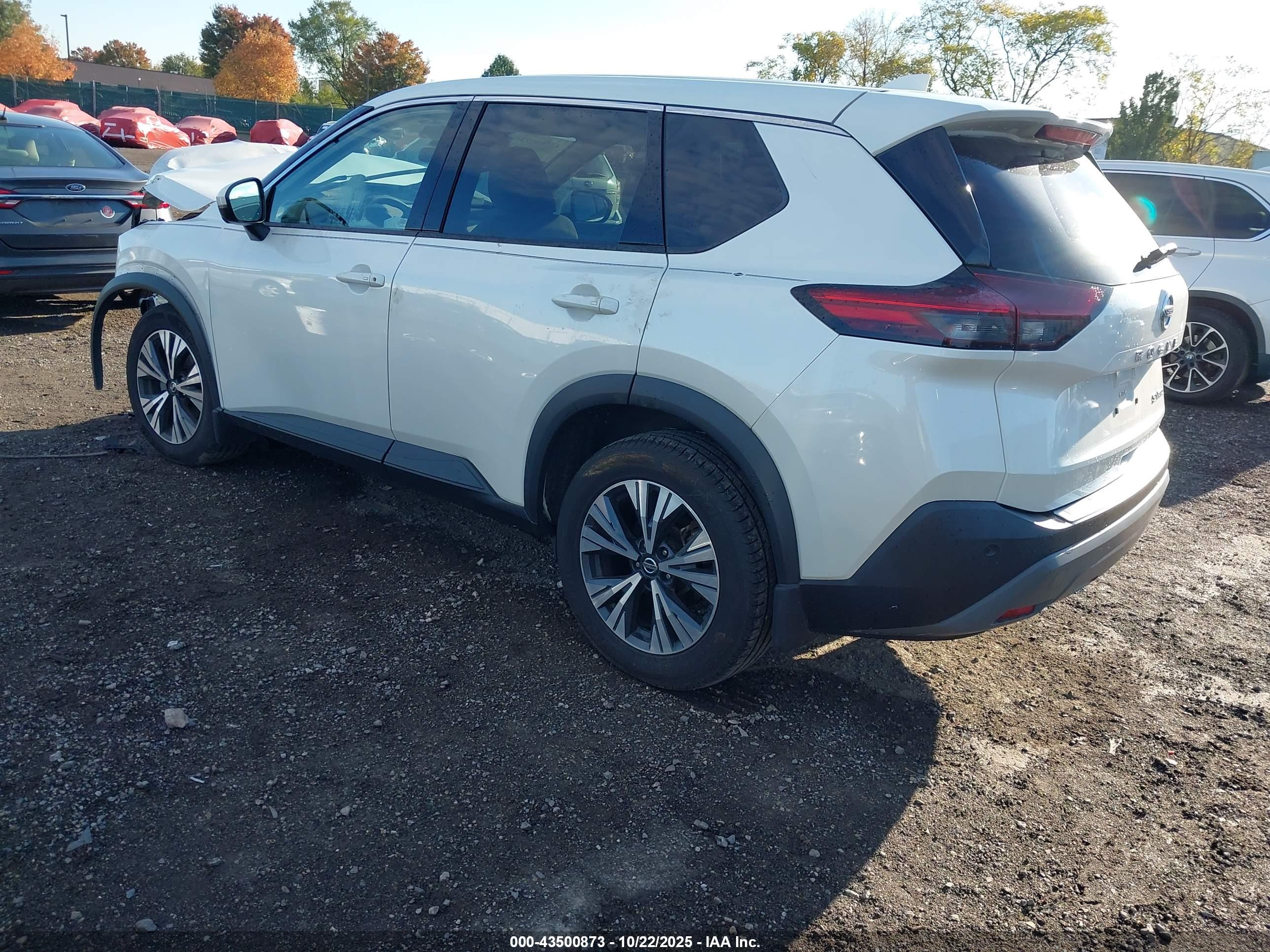 NISSAN ROGUE image 3