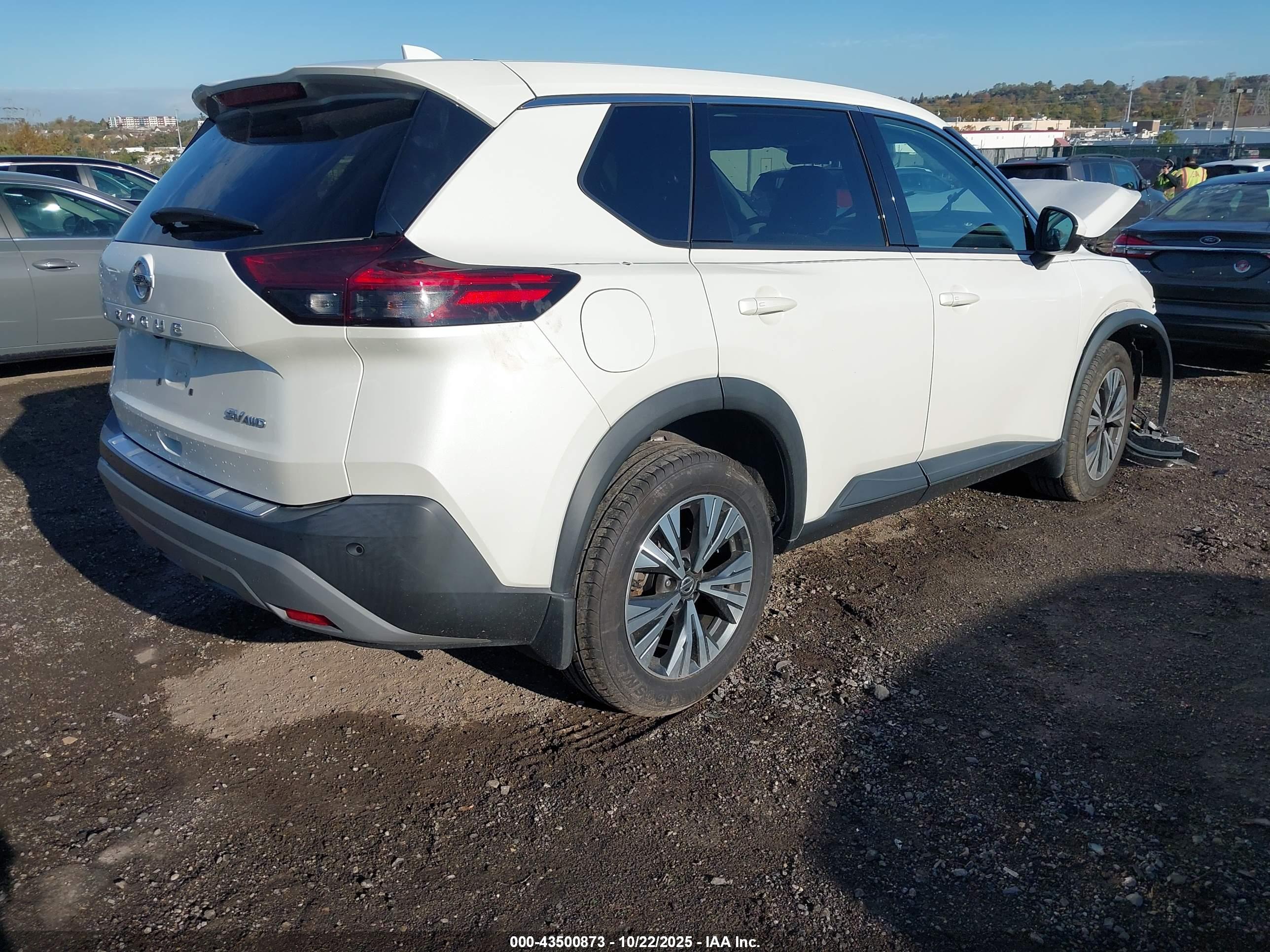 NISSAN ROGUE image 4