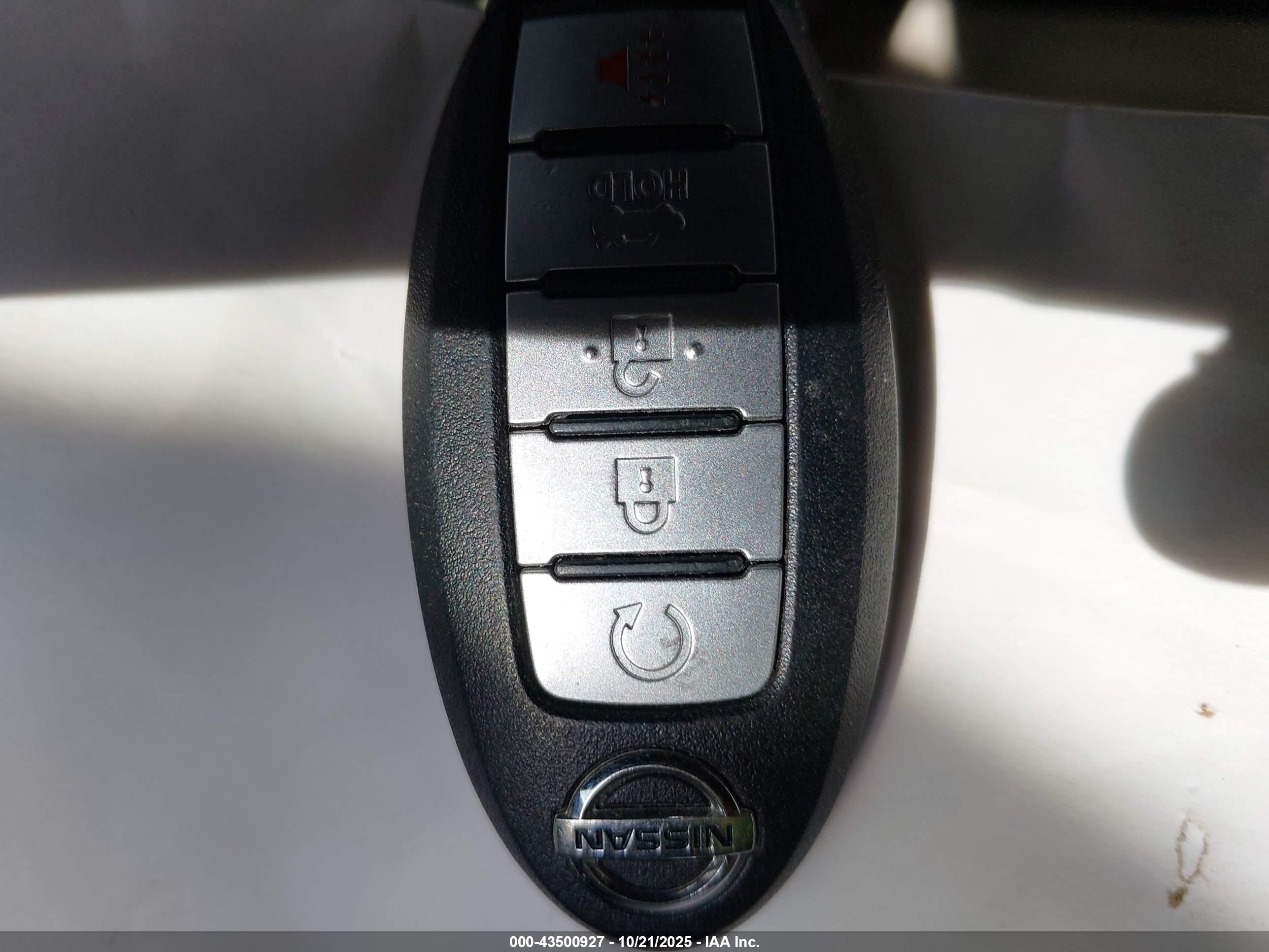 NISSAN MAXIMA image 11