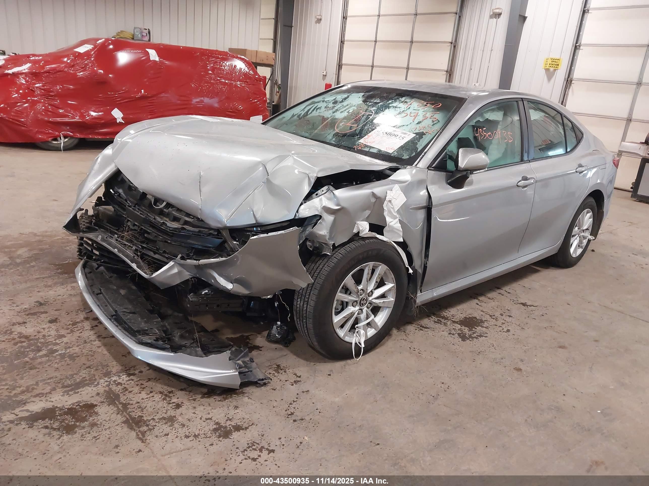 TOYOTA CAMRY image 2