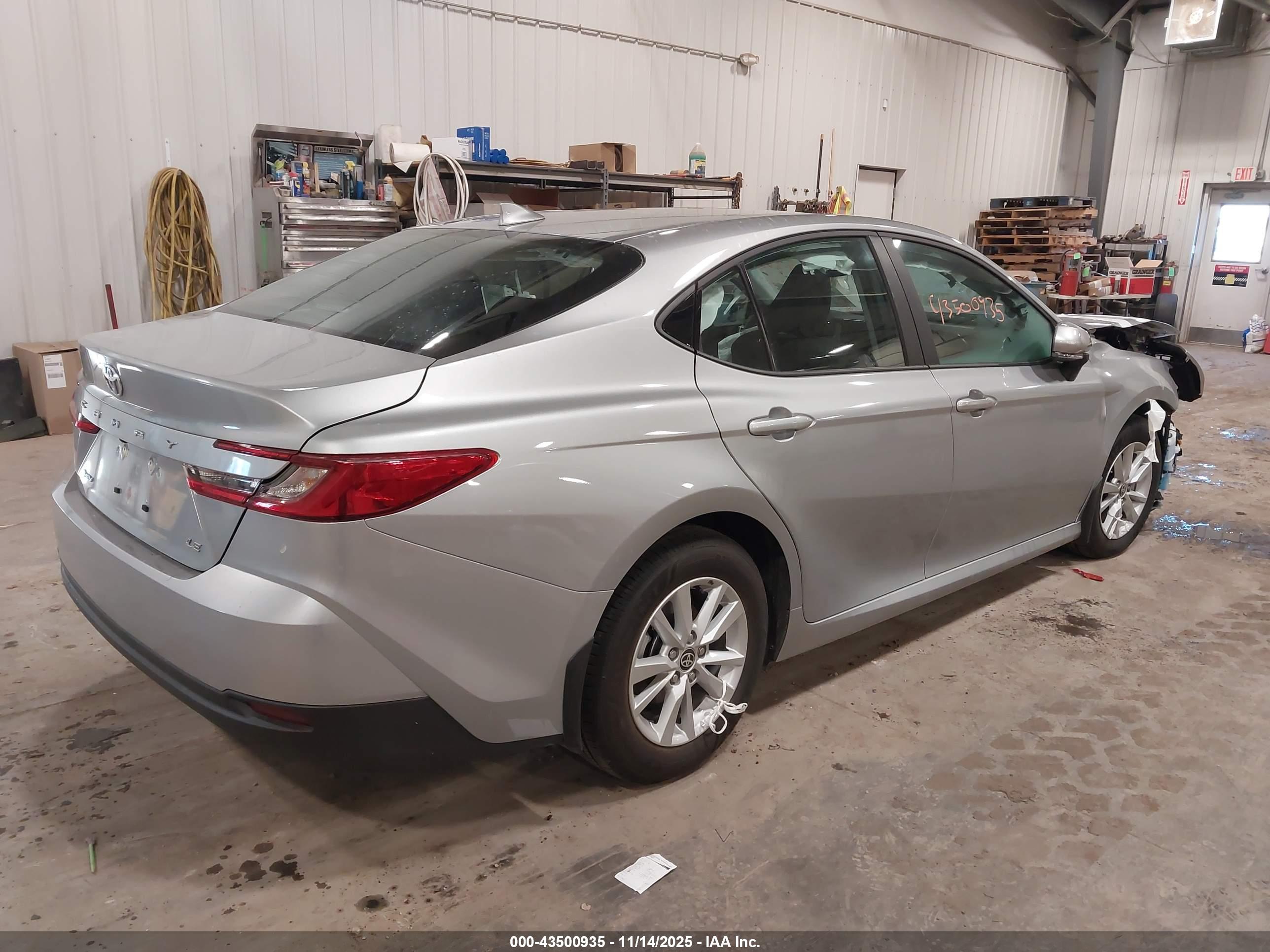 TOYOTA CAMRY image 4