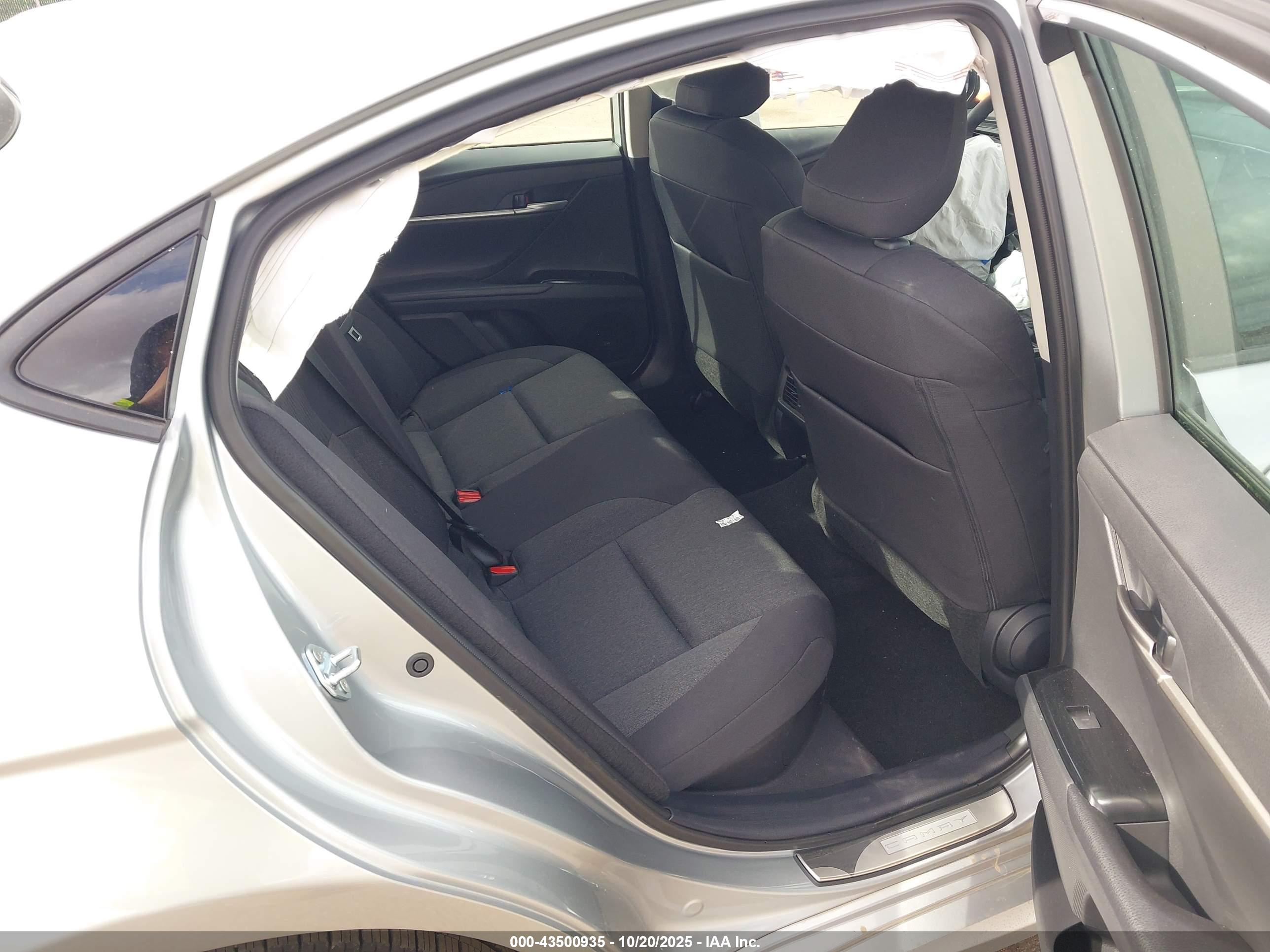 TOYOTA CAMRY image 8