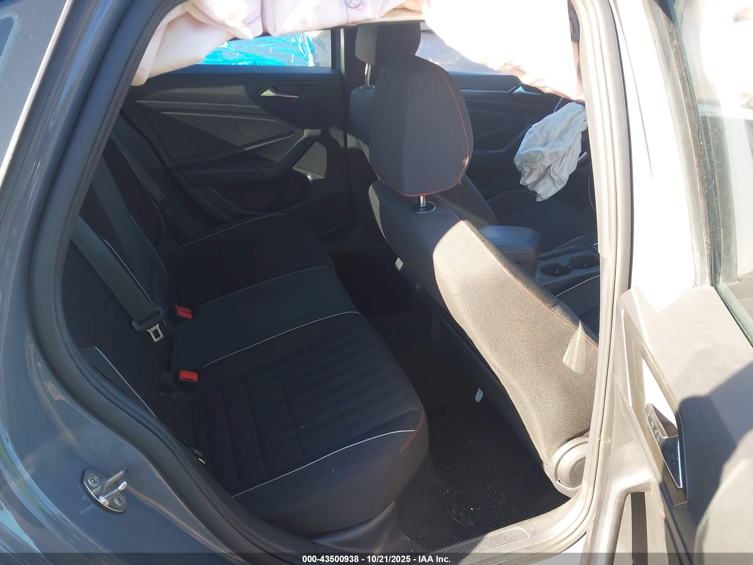 VOLKSWAGEN JETTA image 8