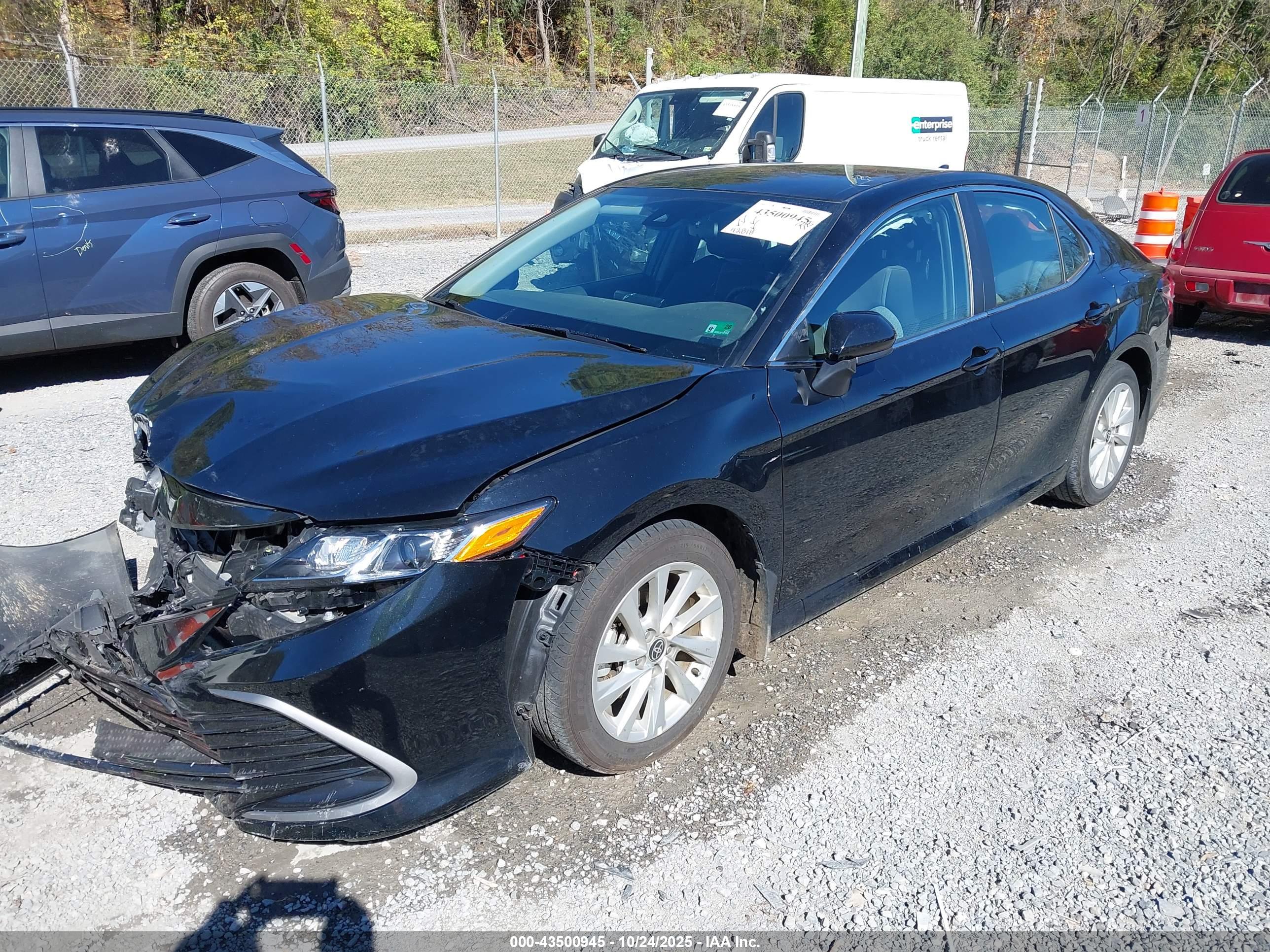 TOYOTA CAMRY image 2