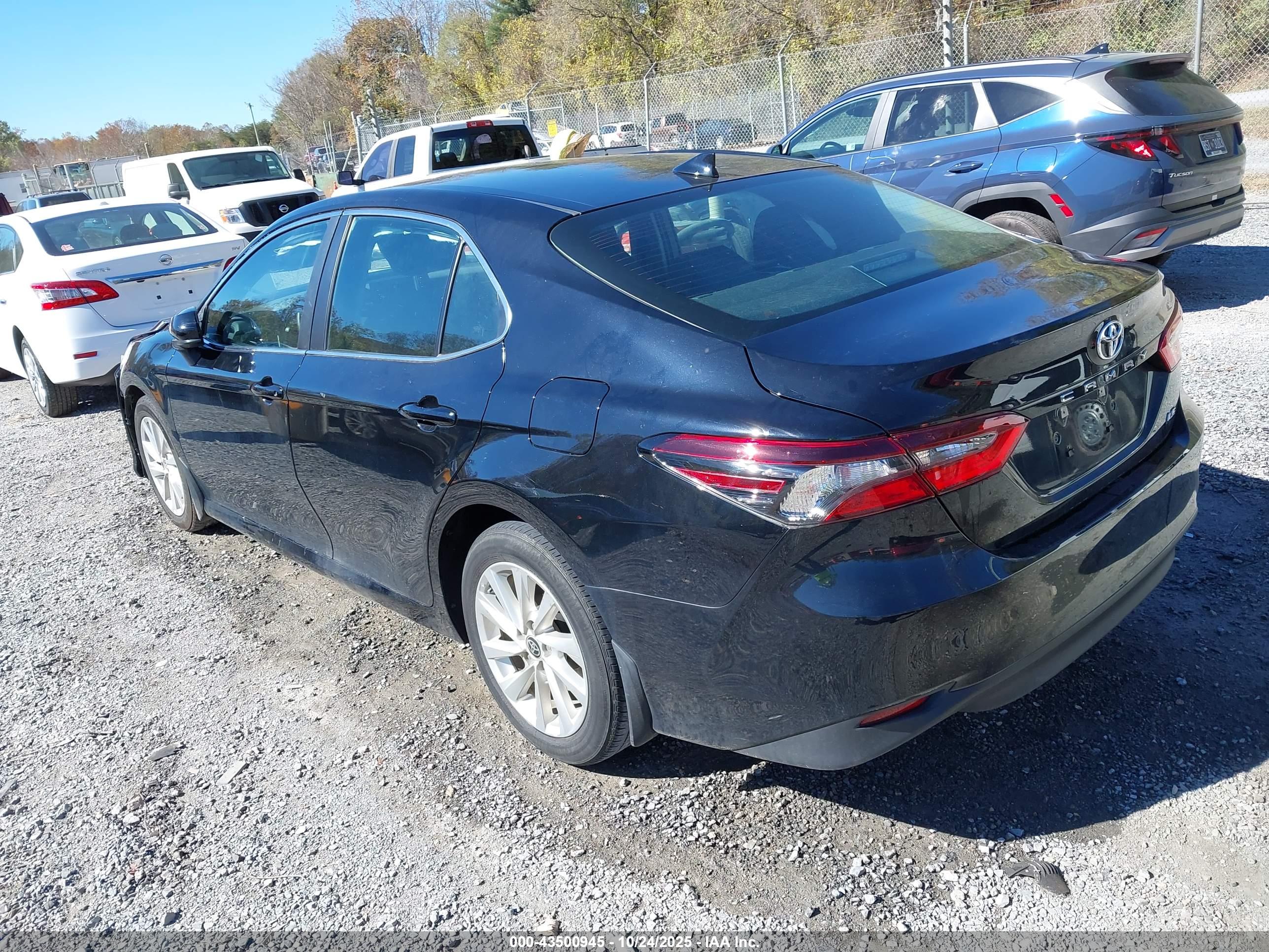 TOYOTA CAMRY image 3