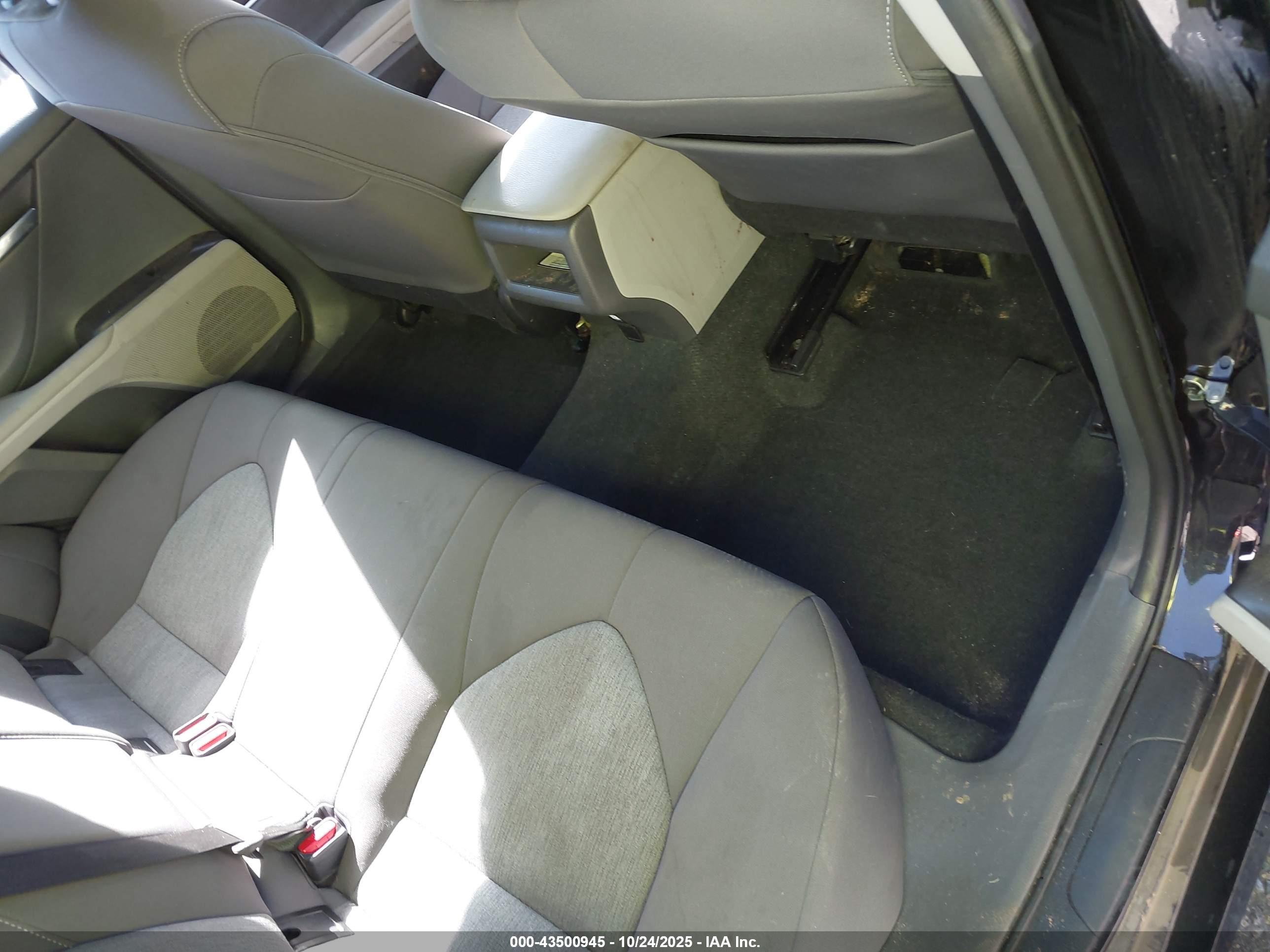 TOYOTA CAMRY image 8