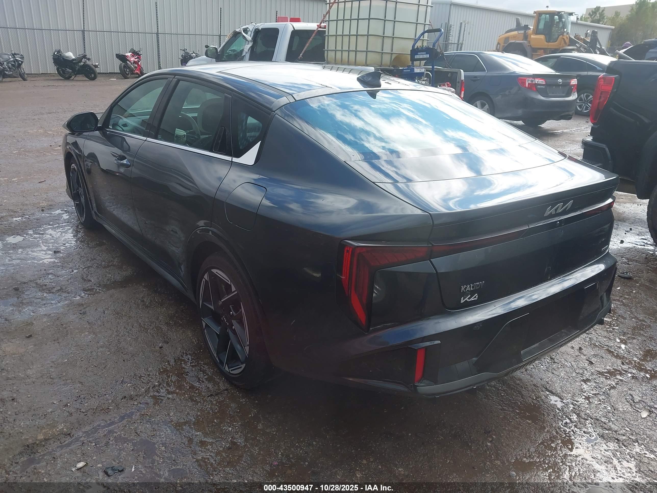 KIA K4 image 3